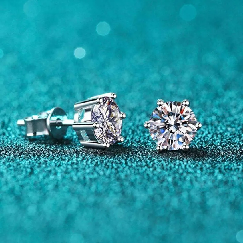 1.0 Ct Round Diamond Stud Earrings