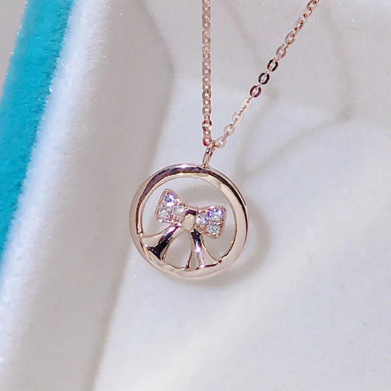 18K Gold 0.045ct Diamond Simple Kont Pendant Necklace