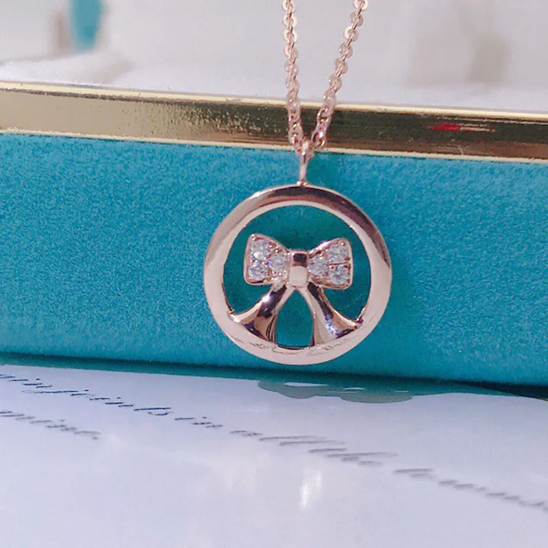 18K Gold 0.045ct Diamond Simple Kont Pendant Necklace