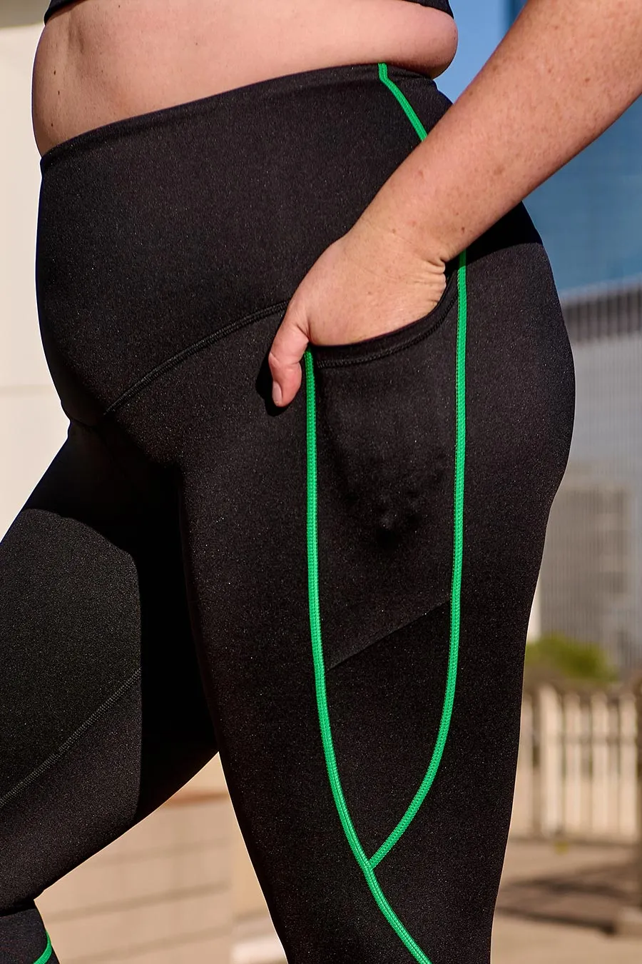 Active Pocket 7/8 Length Legging - Black/Kelly Green