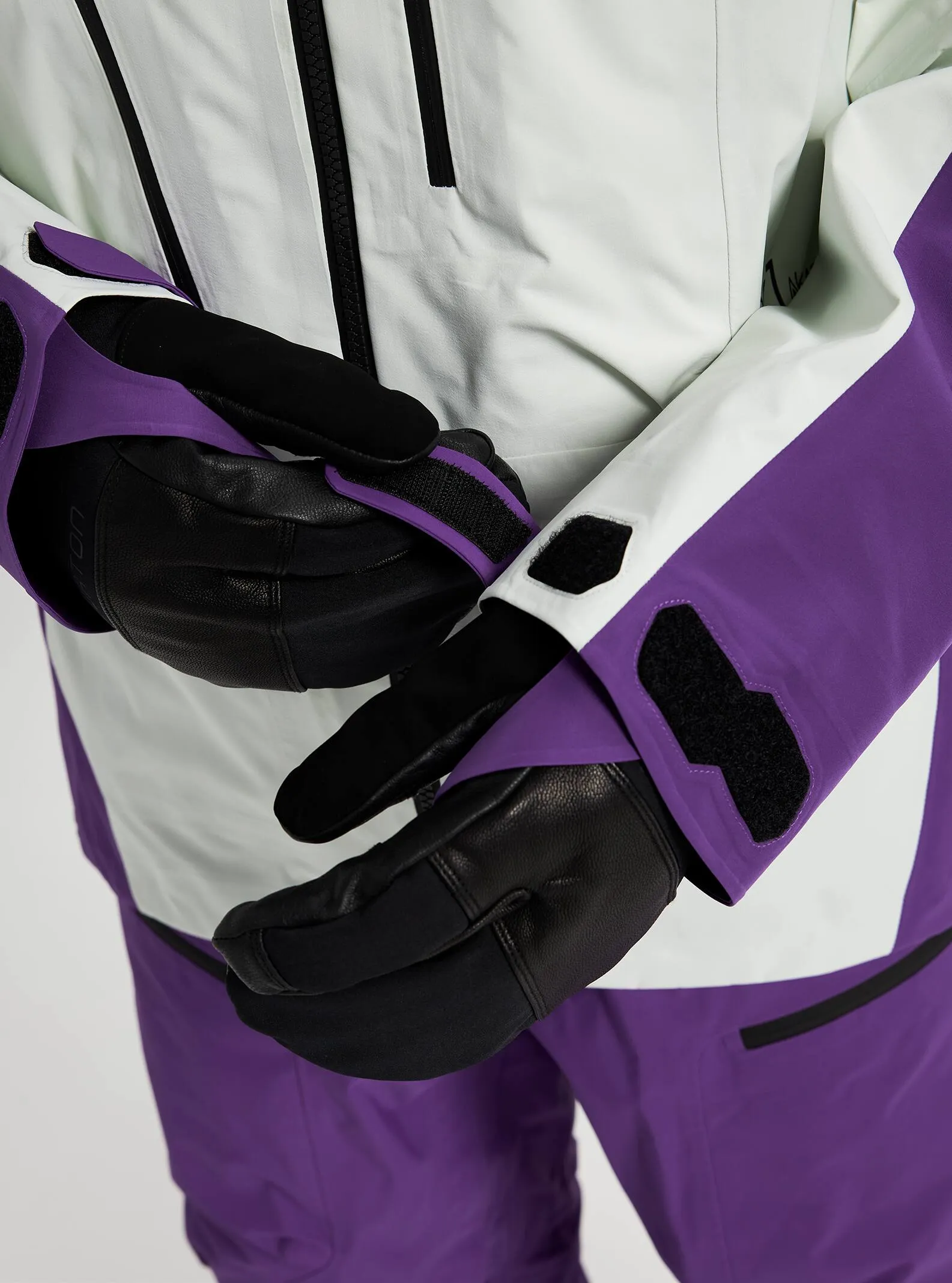 [ak] Japan GORE-TEX PRO Guide Snowboard Jacket 2022