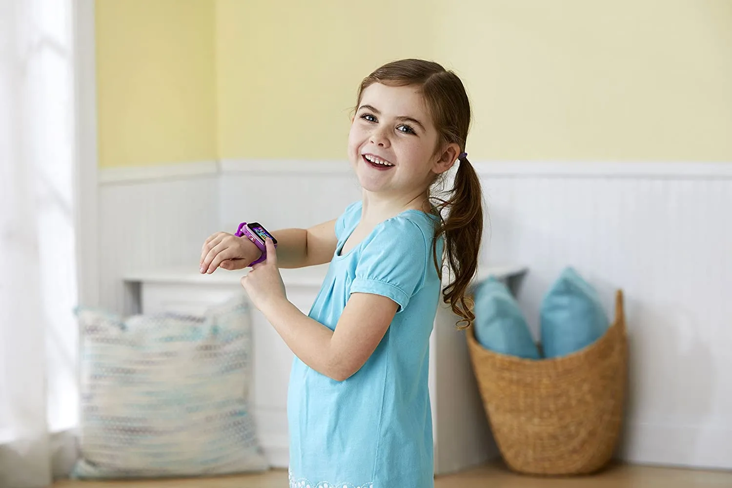 Awesome VTech KidiZoom Smartwatch DX2, Purple (English Version)! Easy-to-use touch screen Dual cameras Built-in rechargeable battery with included USB cable 256MB of internal memory! Retails $70 