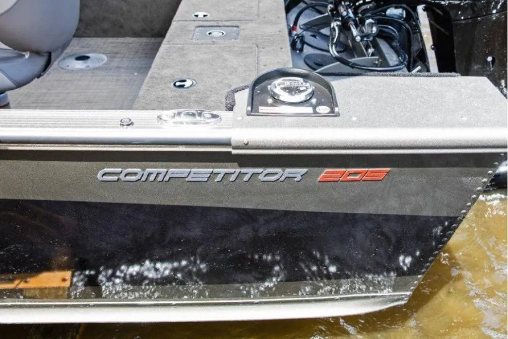 Barca aluminiu AlumaCraft Competitor 205 CS / Sport