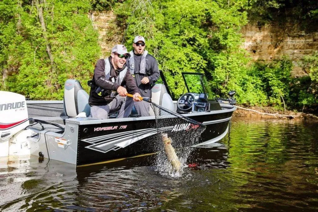 Barca aluminiu AlumaCraft Voyageur 175 Sport