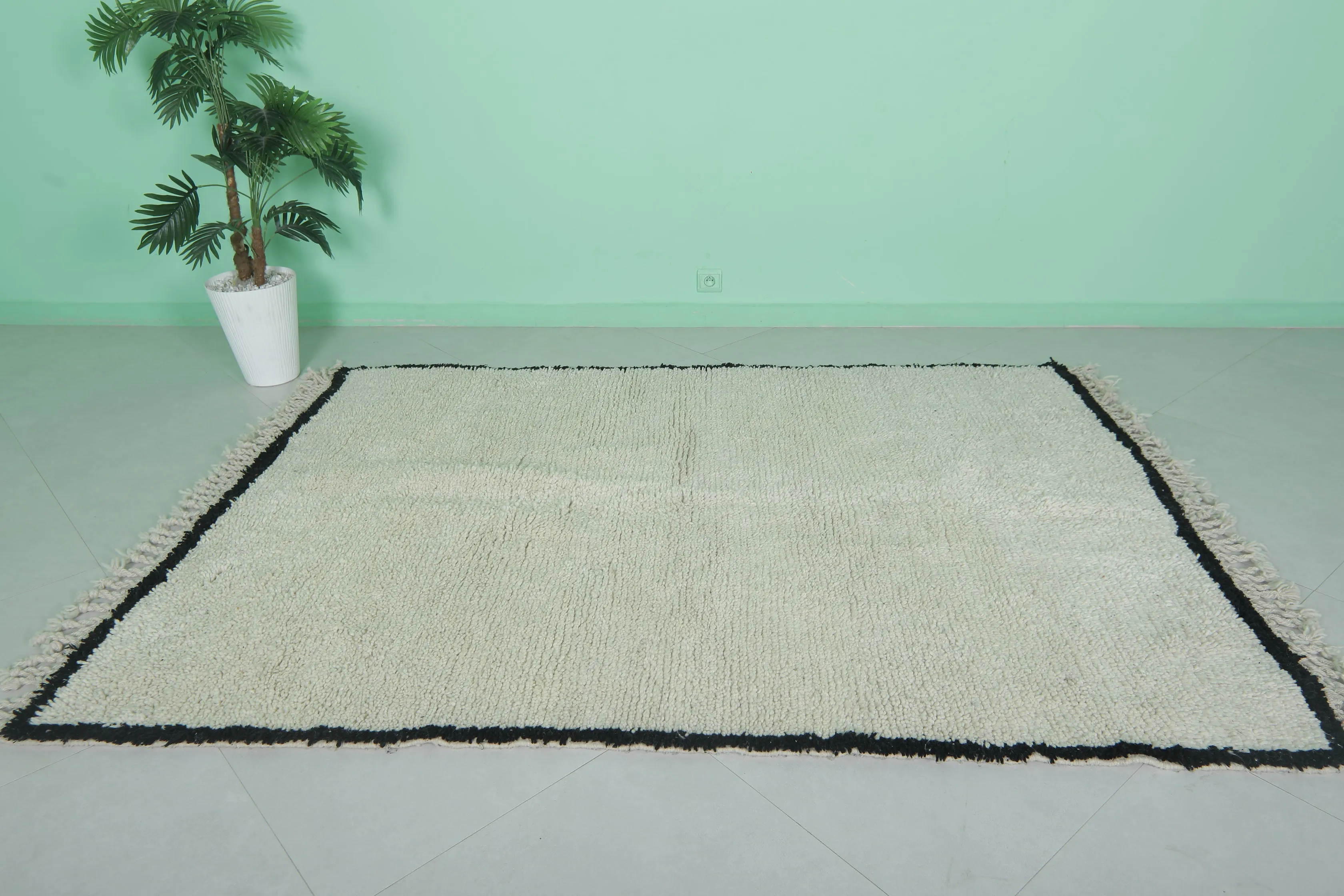 Berber Beni Ourain Rug 5.3 x 7.5 ft – Simple White Moroccan Wool Carpet