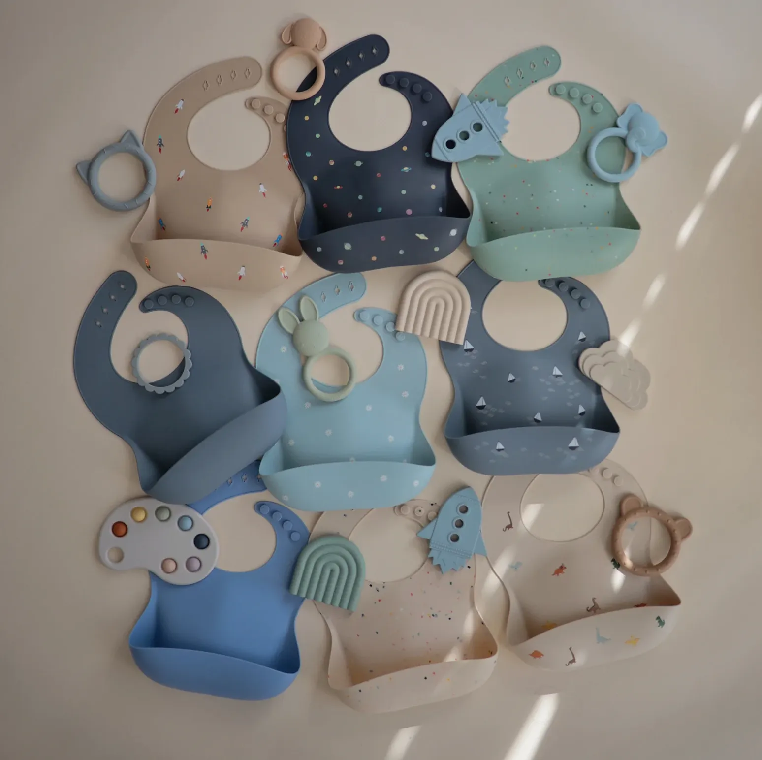 Blue Daisy Silicone Bib