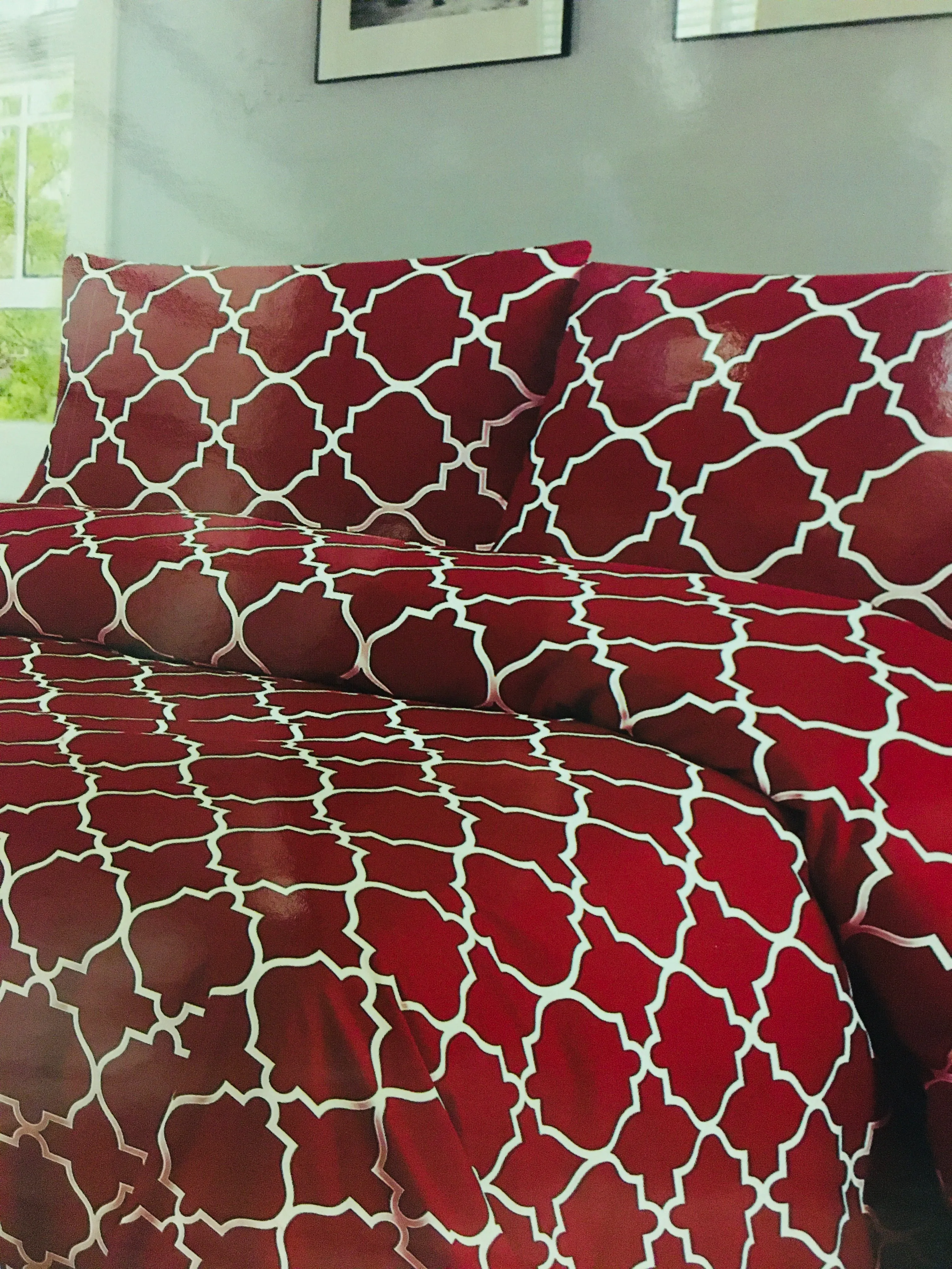 Brand new in package! Bamboo Essence 1800 wrinkle free deep pocket sheet set in Red Geo print, Full/Double!