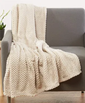 Brand new Luxury Lightweight Cozy Super Soft Popcorn Throw Blanket. Vibrant Colours and A Comfy Feel Makes This The for All. Home/Indoor/Outdoor. 76" x 86", Beige!