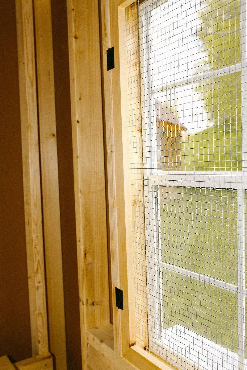 Chateau Coop - 6'x6' w/ Storage