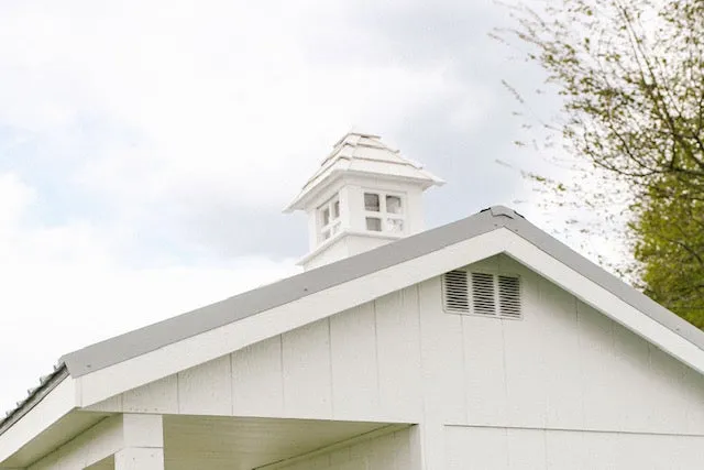 Chateau Coop - 6'x6' w/ Storage