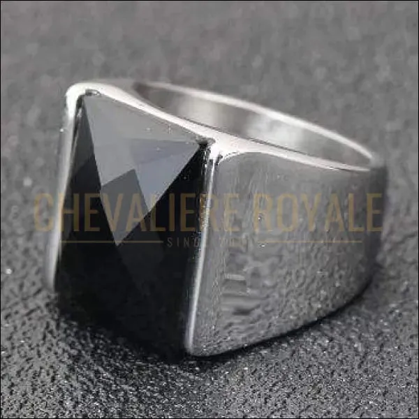 Chevalière homme en acier la pierre hexagonal de quartz métaphysique