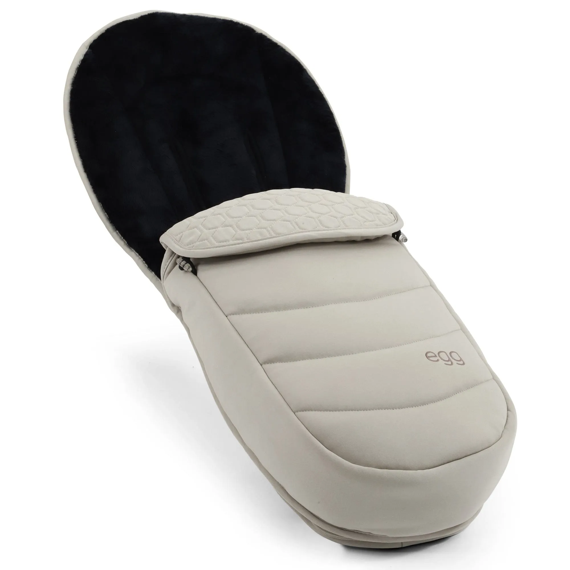 egg3 Luxury Maxi-Cosi Travel System Bundle in Cashmere