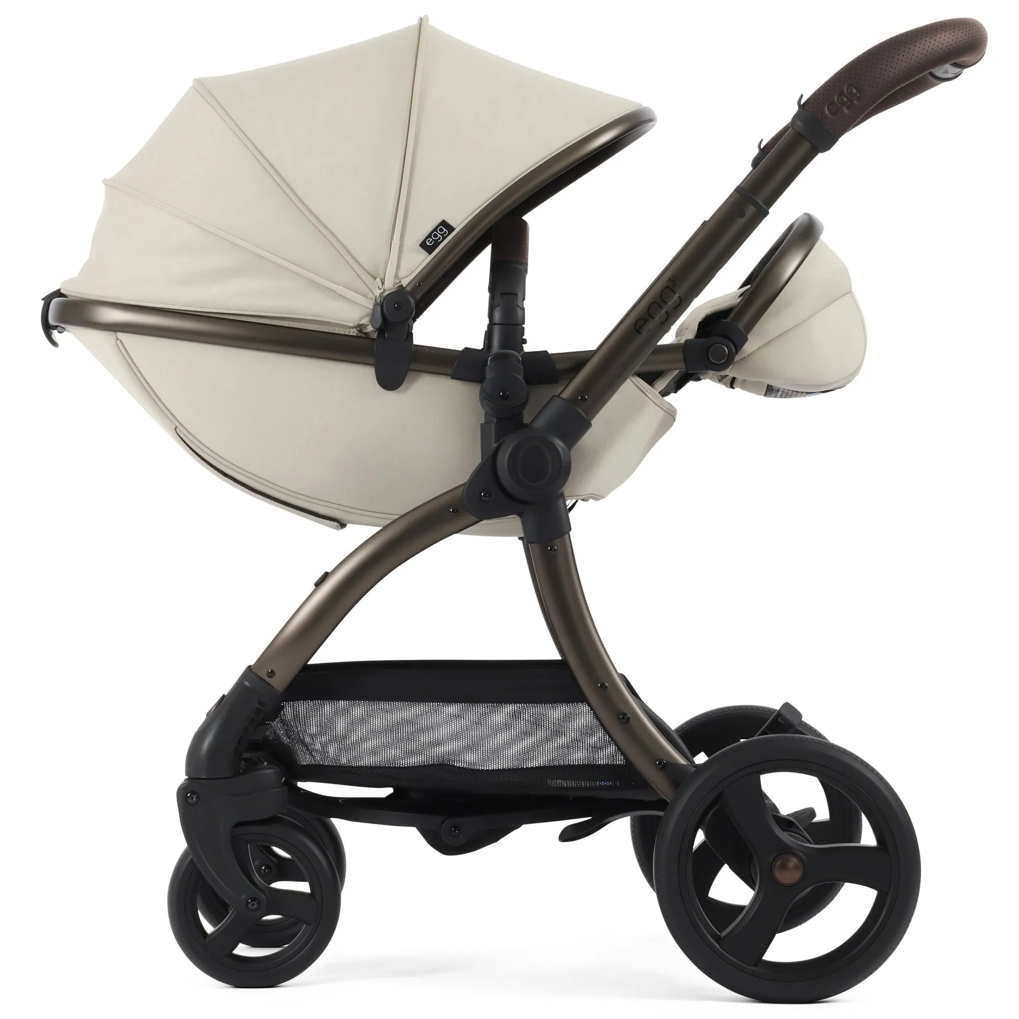 egg3 Luxury Maxi-Cosi Travel System Bundle in Cashmere