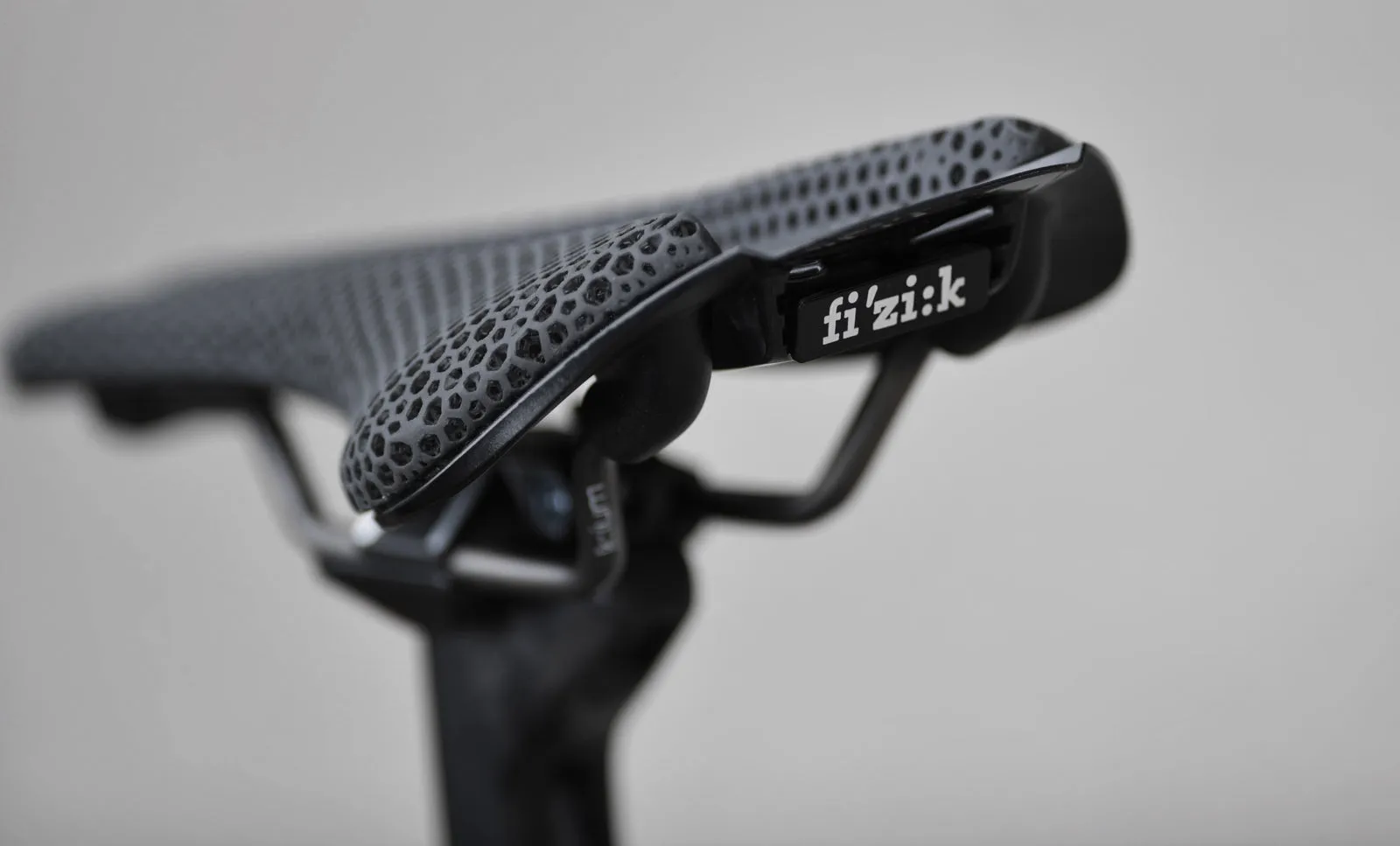 Fizik Adaptive 00 Vs Evo 3D Printed Carbon Road Saddle