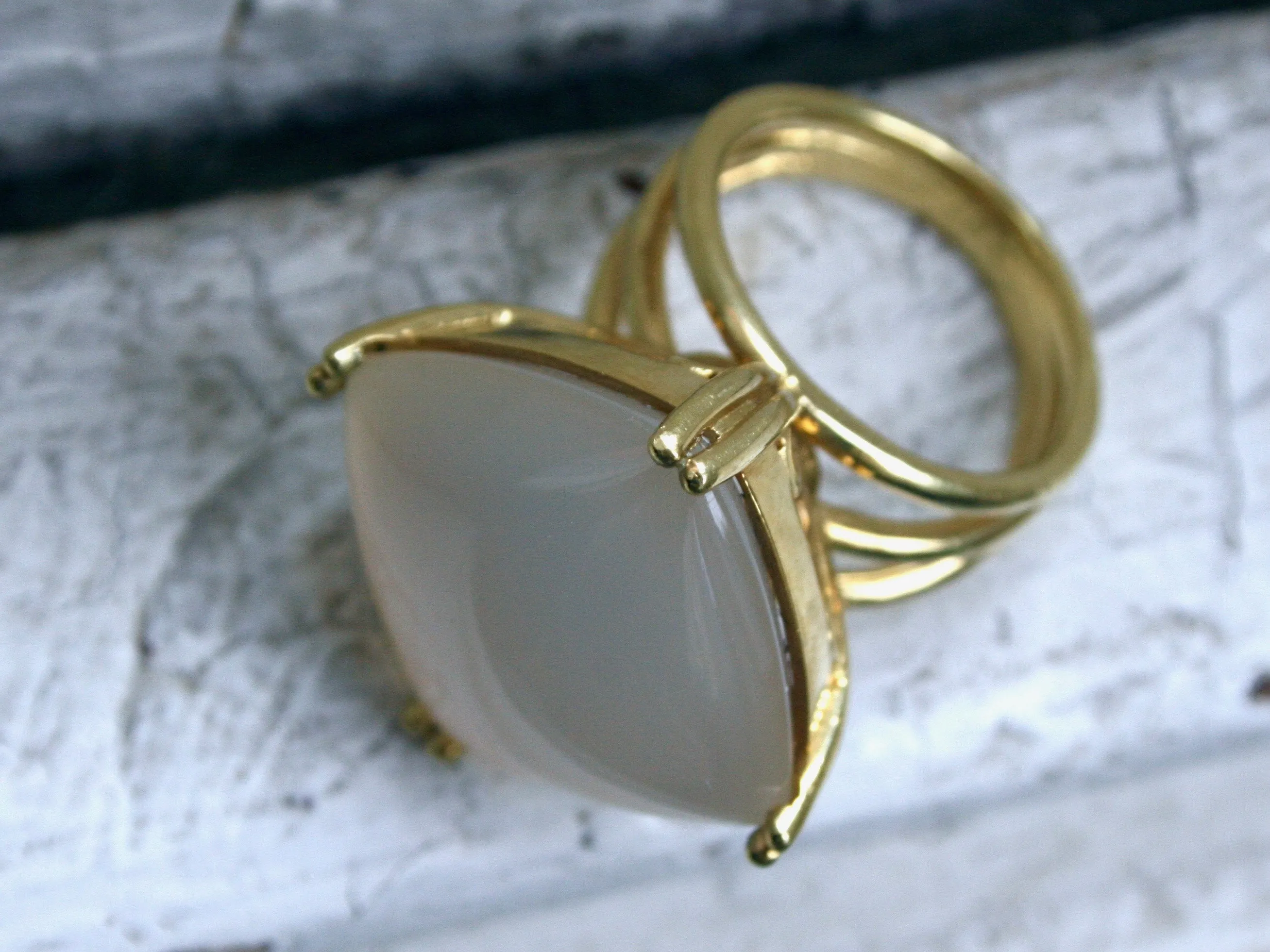 Gorgeous 18K Yellow Gold Lemon Chalcedony Ring Solitaire Ring Engagement Ring - 75ct