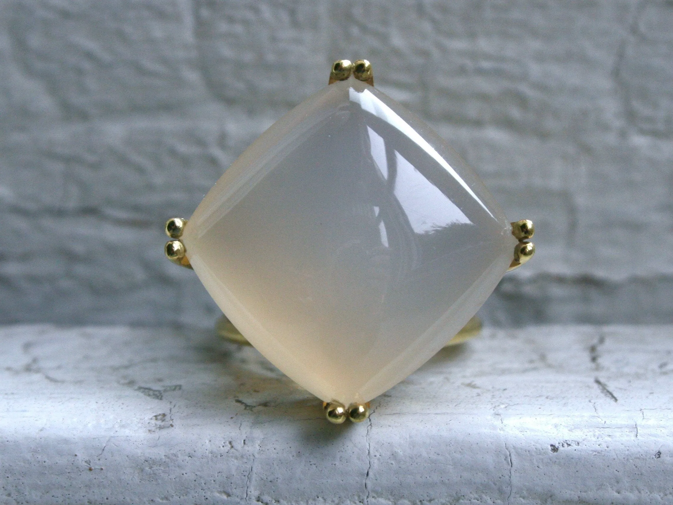 Gorgeous 18K Yellow Gold Lemon Chalcedony Ring Solitaire Ring Engagement Ring - 75ct