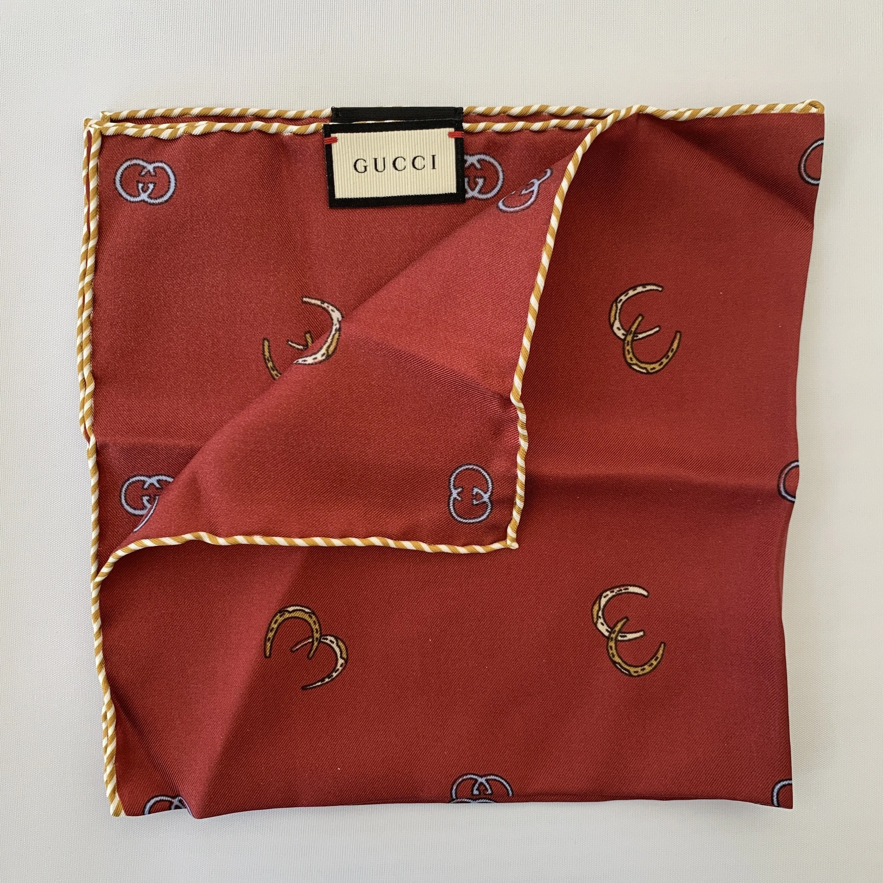 Gucci GG Horseshoe Print Pocket Square in Red