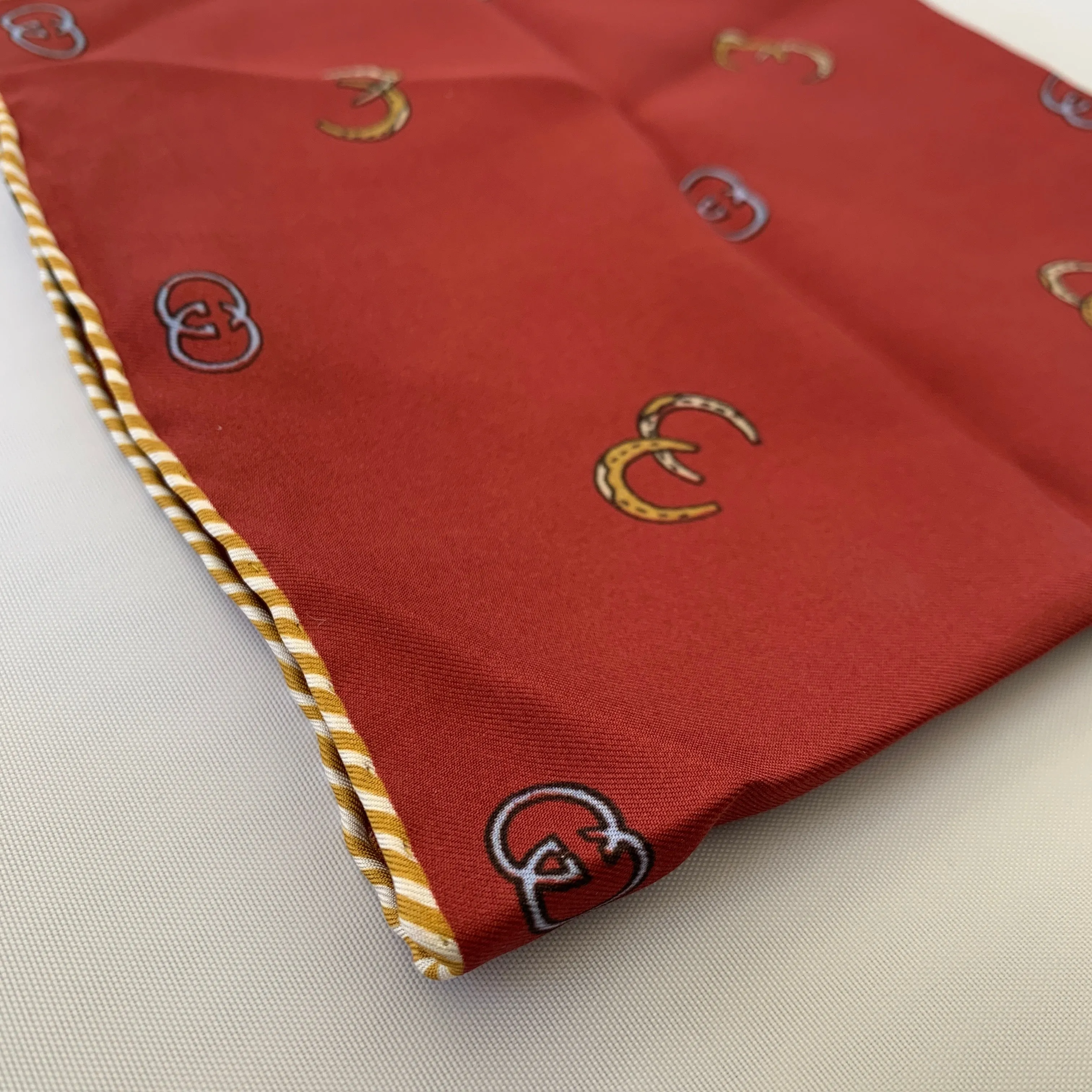 Gucci GG Horseshoe Print Pocket Square in Red
