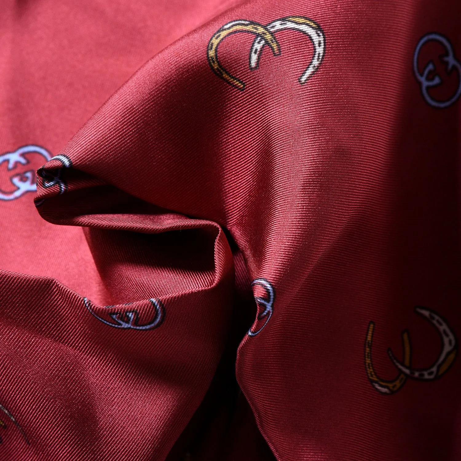 Gucci GG Horseshoe Print Pocket Square in Red