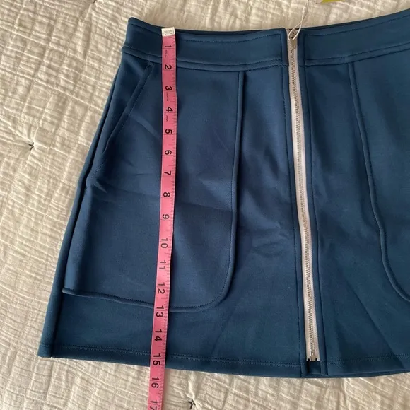 HALARA Mid Rise Front Zip Side Pocket Plain Mini Skirt Deep Prussian Blue Size M