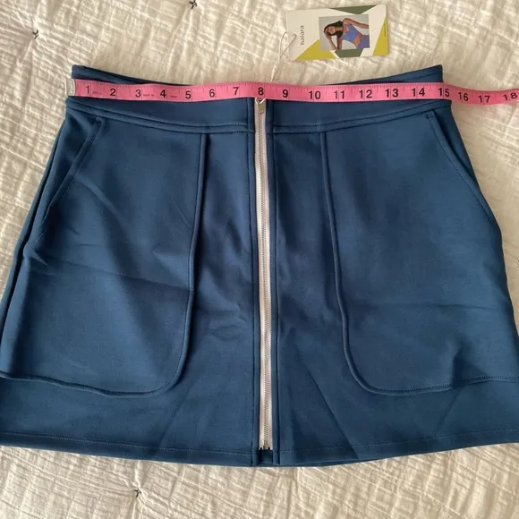HALARA Mid Rise Front Zip Side Pocket Plain Mini Skirt Deep Prussian Blue Size M