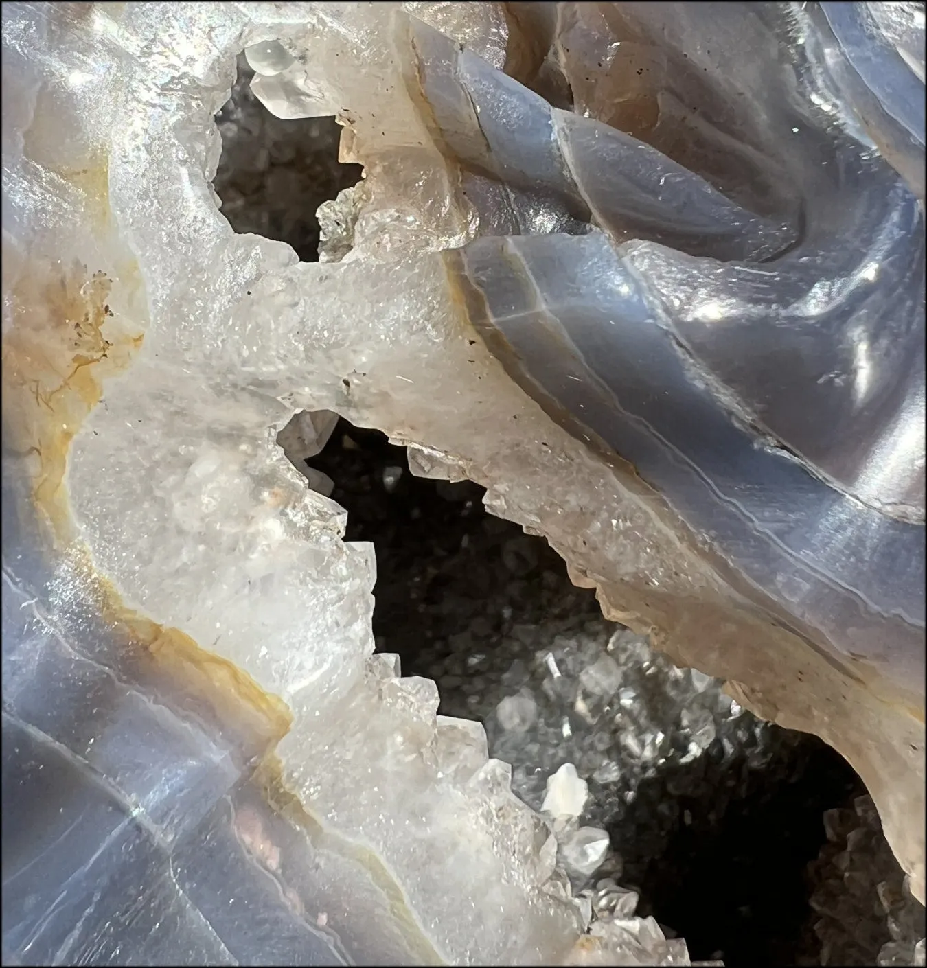 HUGE Agate Geode Crystal Skull with Fantastic Druzy crystals, Dendritic inclusions - 14lbs 8 3/4