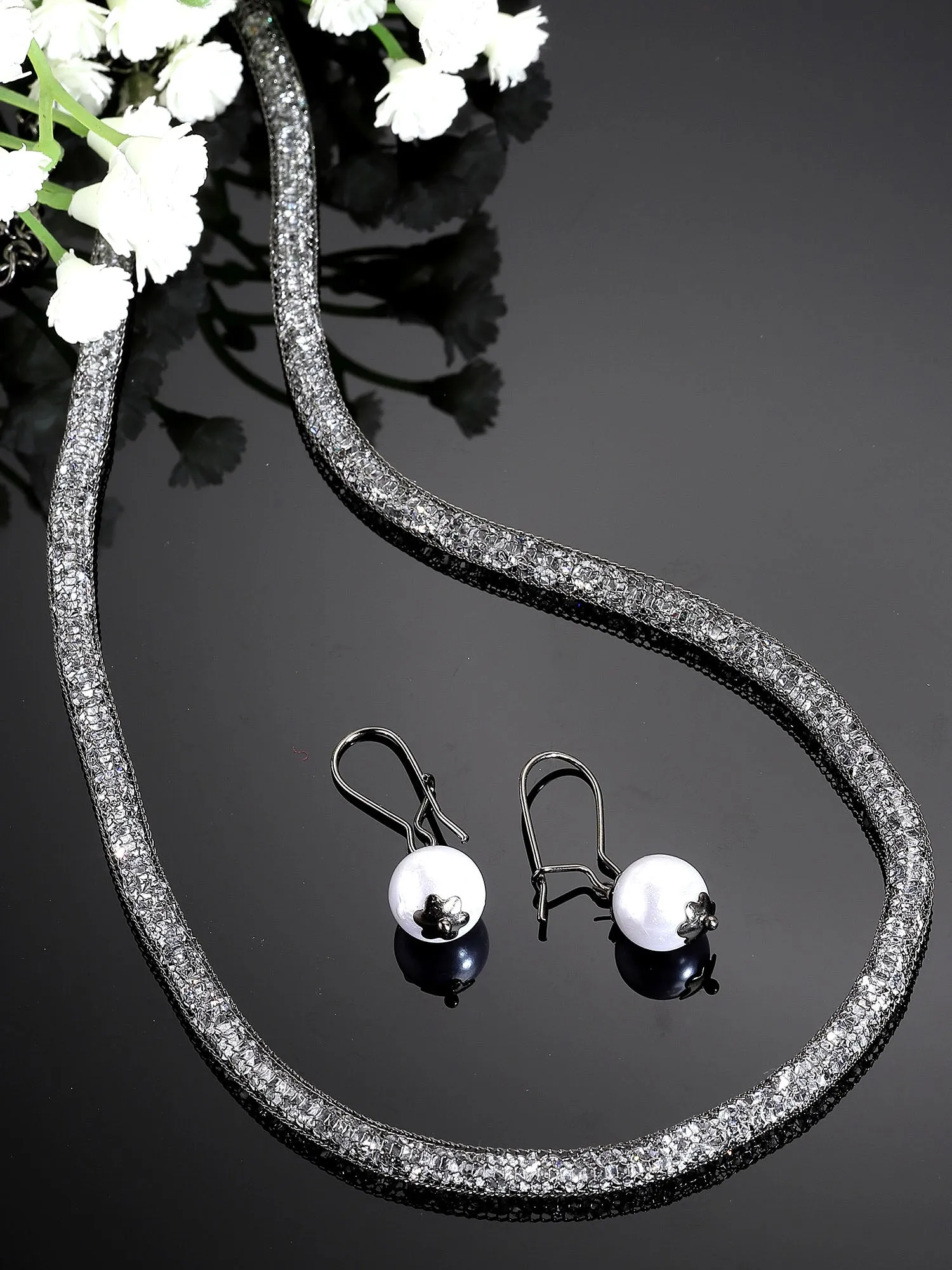 Karatcart Black Tone Crystal Studded Necklace Set for Women