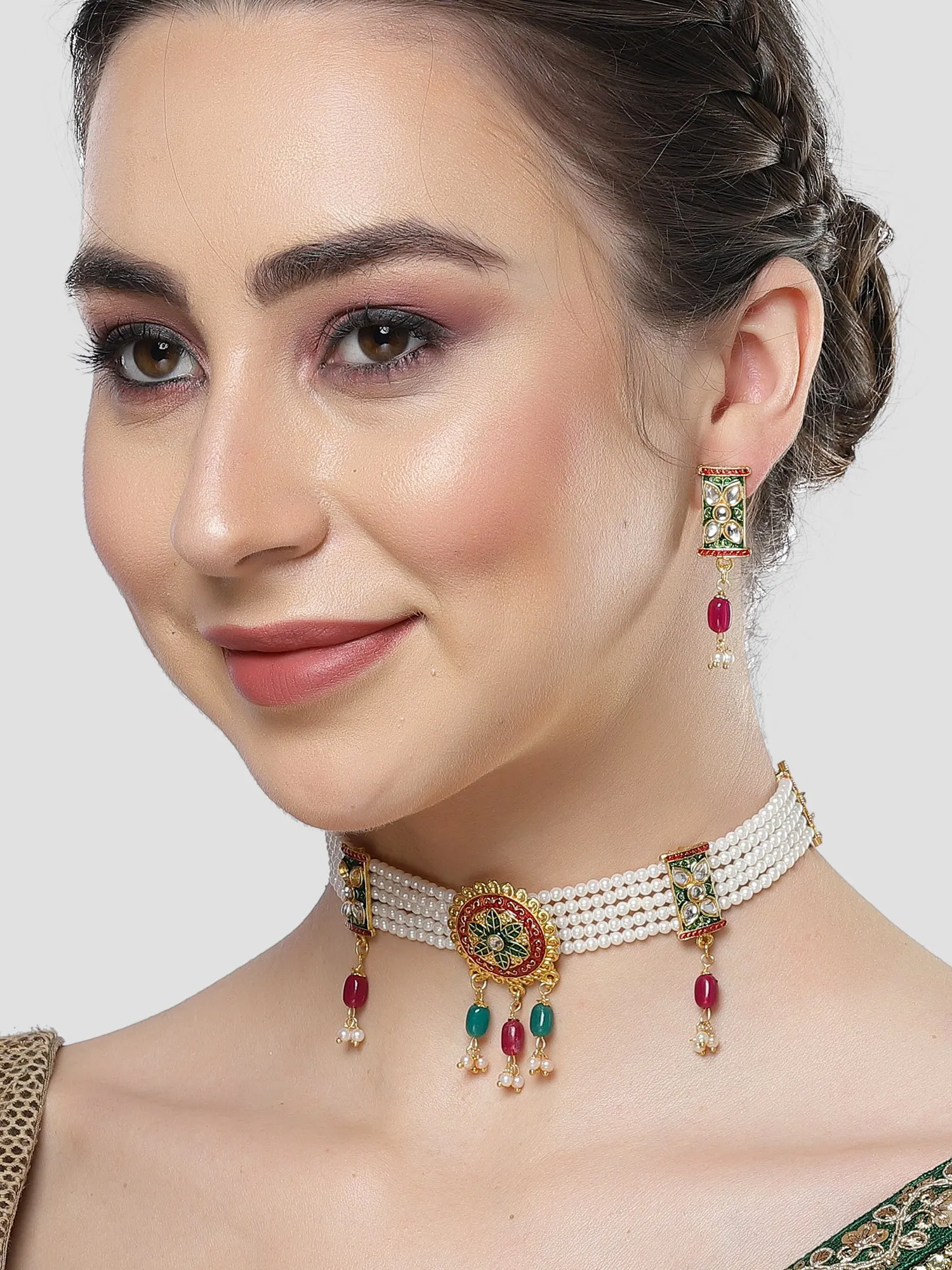 Karatcart Floral Design Gold Plated Red and Green Tumble Studded Pearl Beaded Necklace Set
