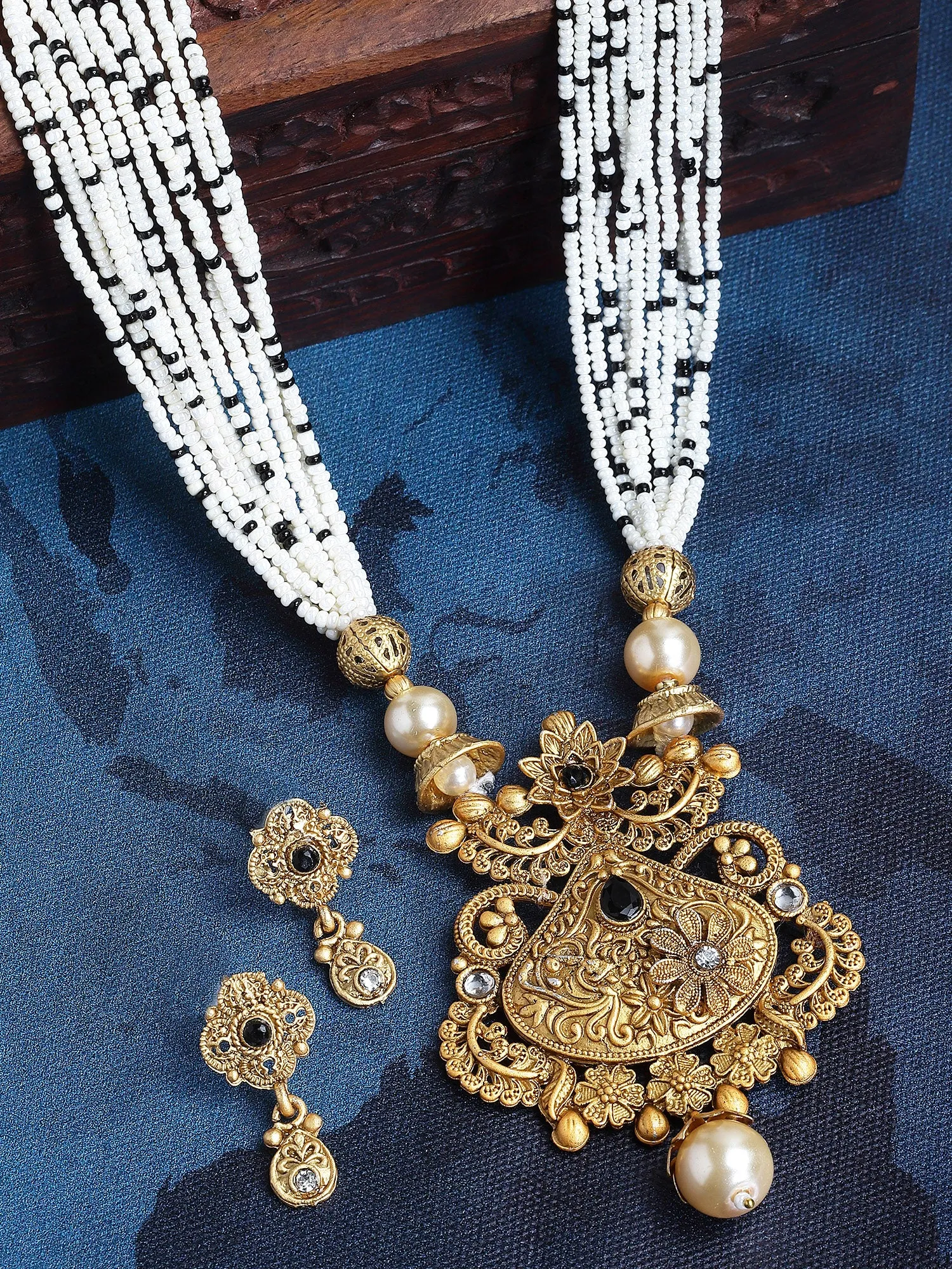 Karatcart Gold Plated Black Stone Studded Beaded Ranihaar Necklace Set for Women