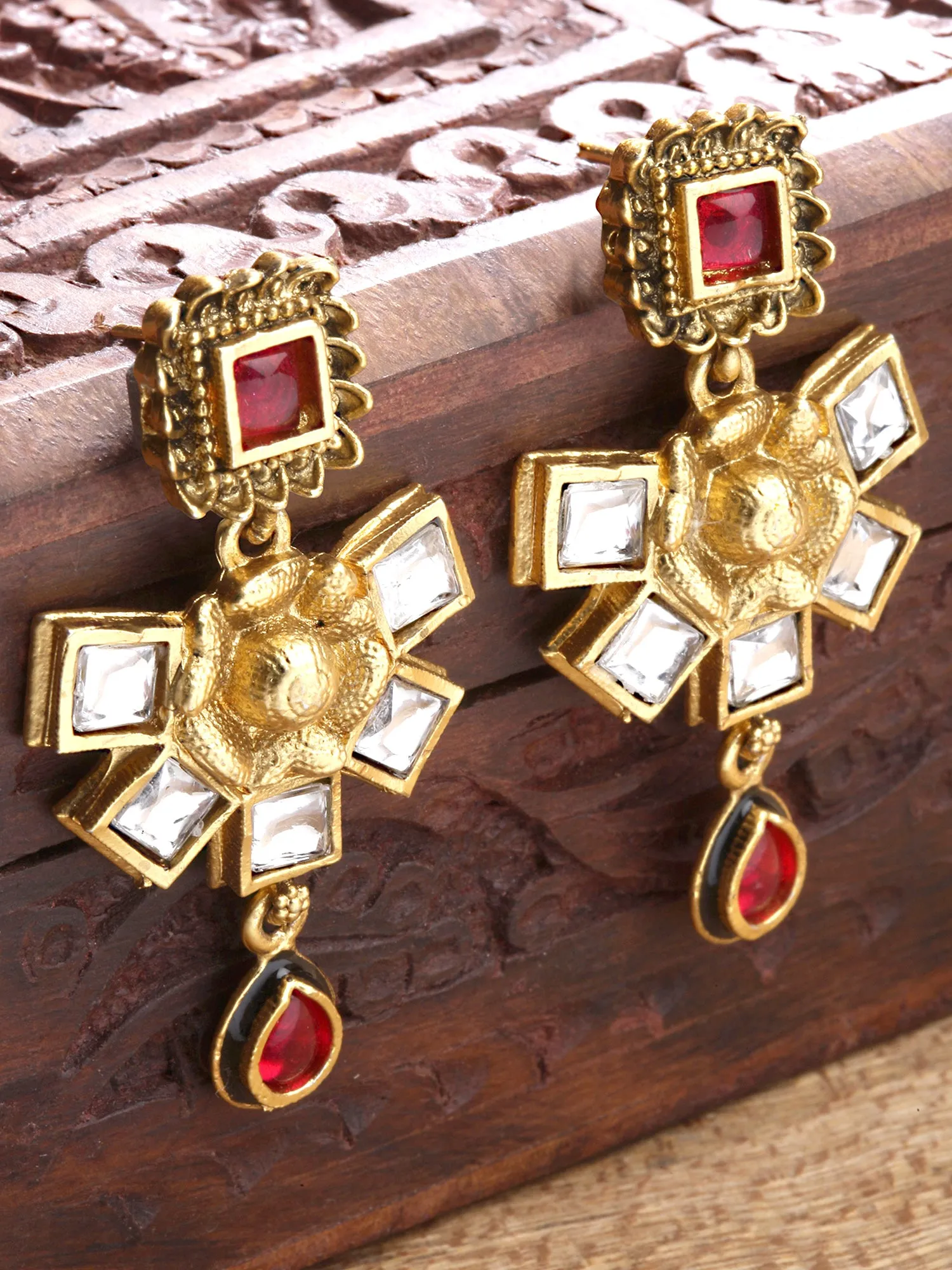Karatcart Gold Plated Floral Design Red and White Kundan Dangler Earrings for Women
