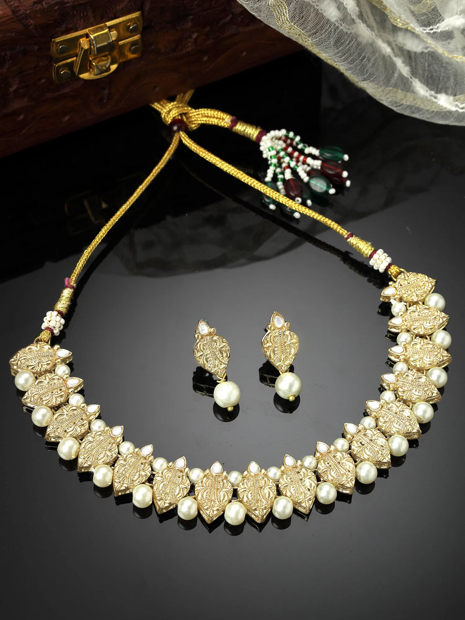 KARATCART Gold Plated Kundan Classic Gold Jewellery Set for Women