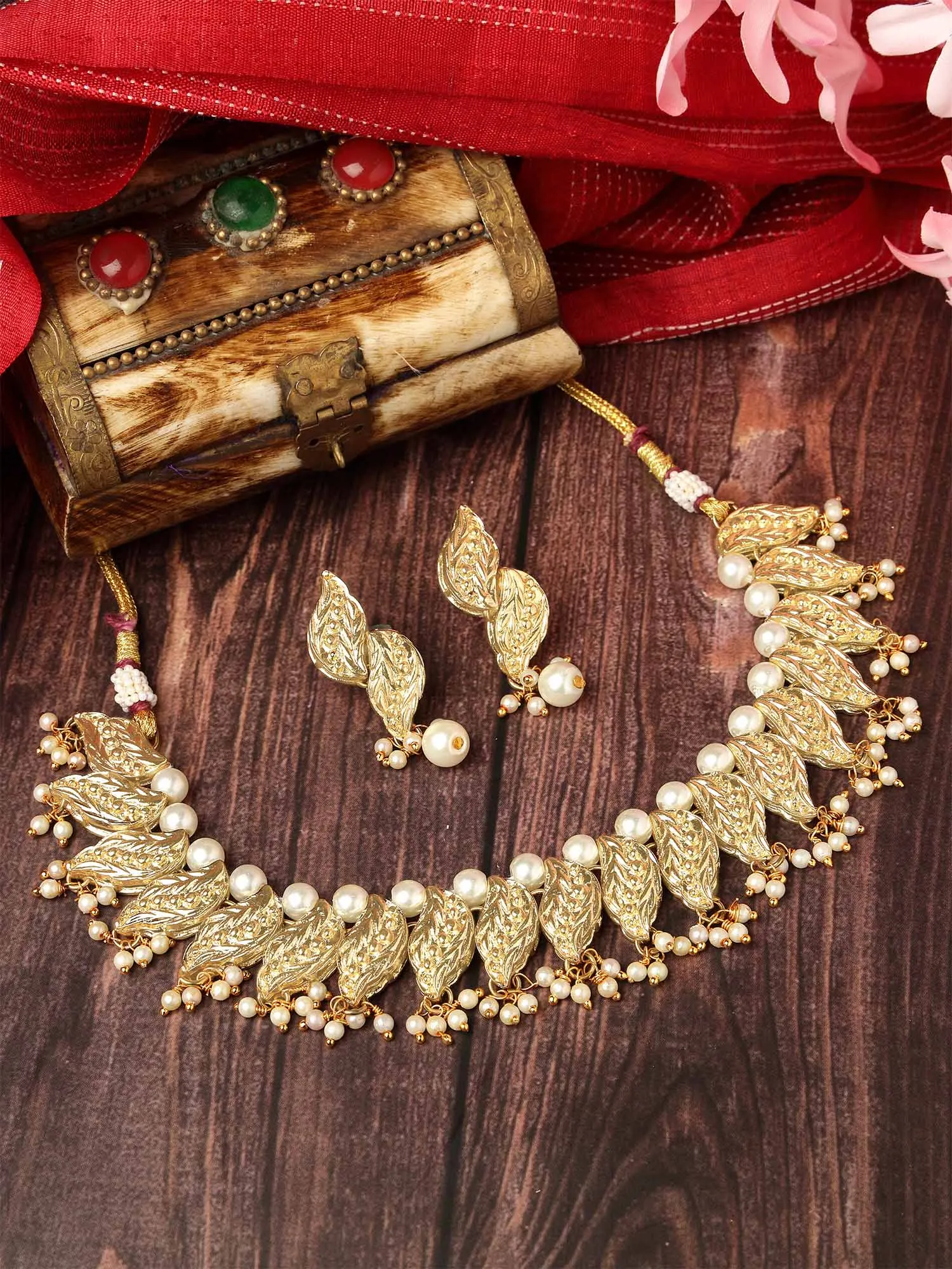 KARATCART Gold Plated Kundan Classic Gold Jewellery Set for Women
