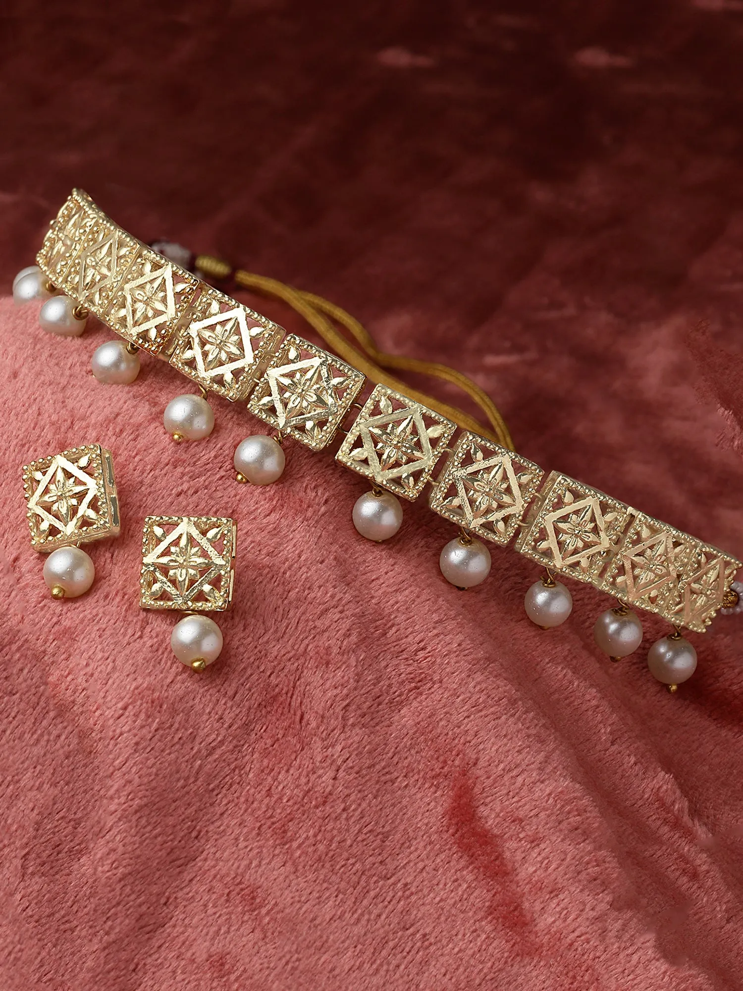 Karatcart Gold Plated Pearl and Kundan Choker Necklace Set for Women