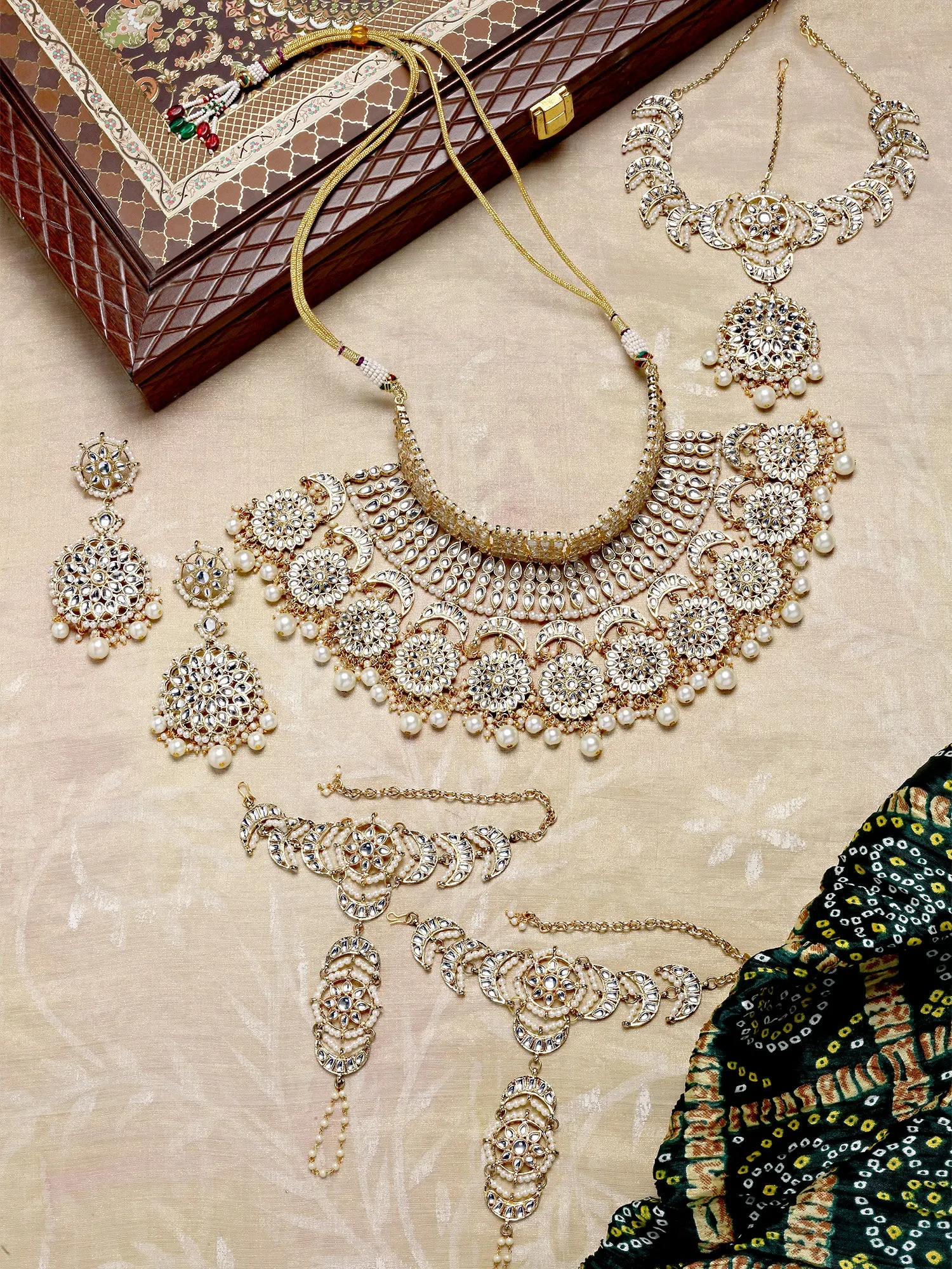 Karatcart Gold Plated Pearl Kundan Bridal Choker Necklace Set for Women