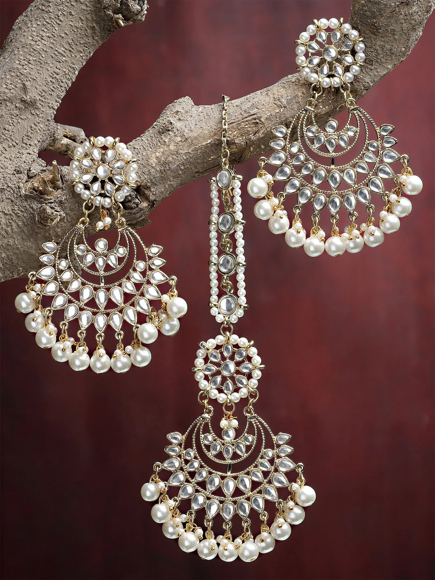 Karatcart Gold Plated White Pearl Beaded Kundan Earrings and Maangtikka Combo for Women