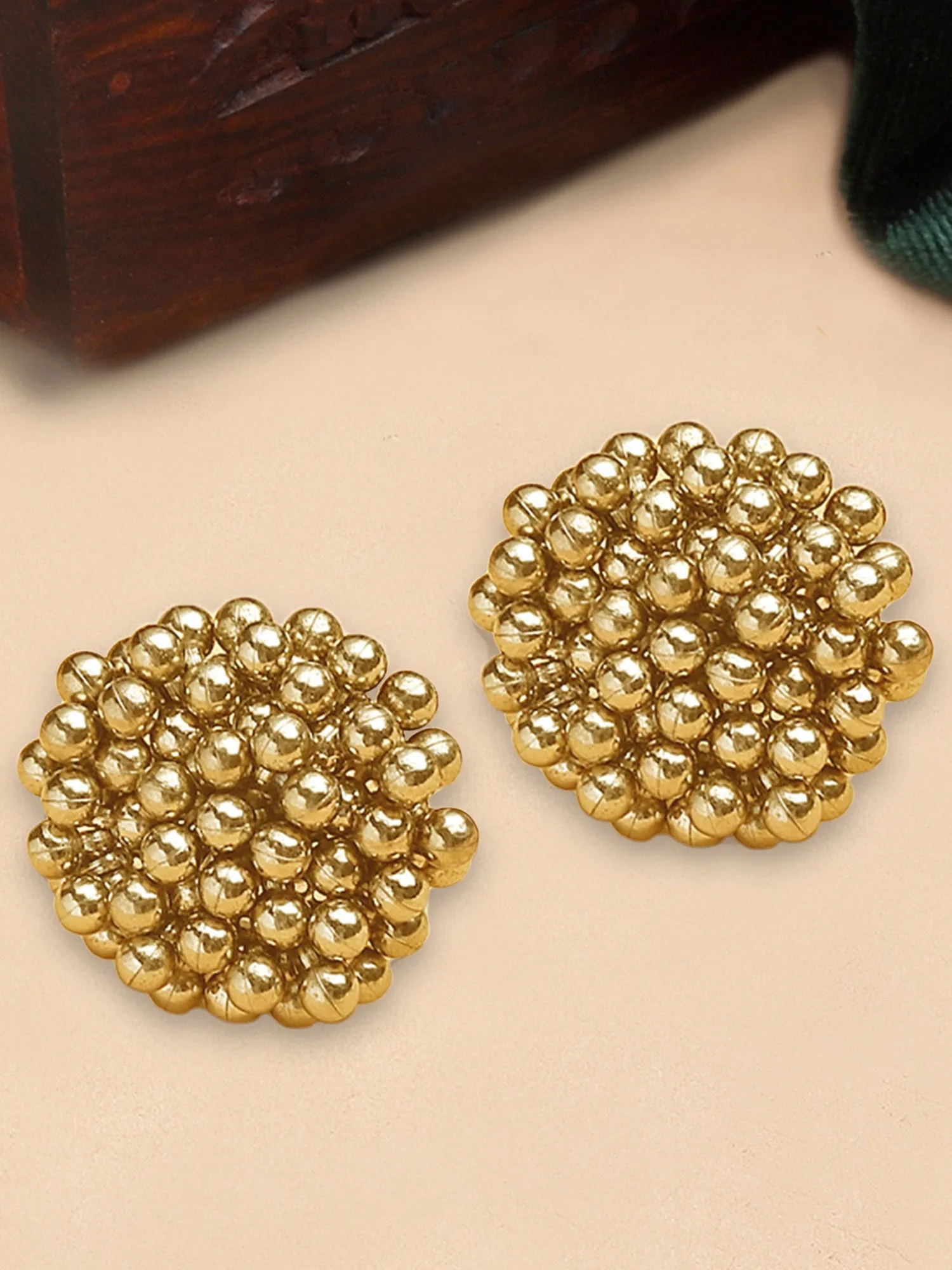 Karatcart Golden Balls Contemporary Stud Earrings