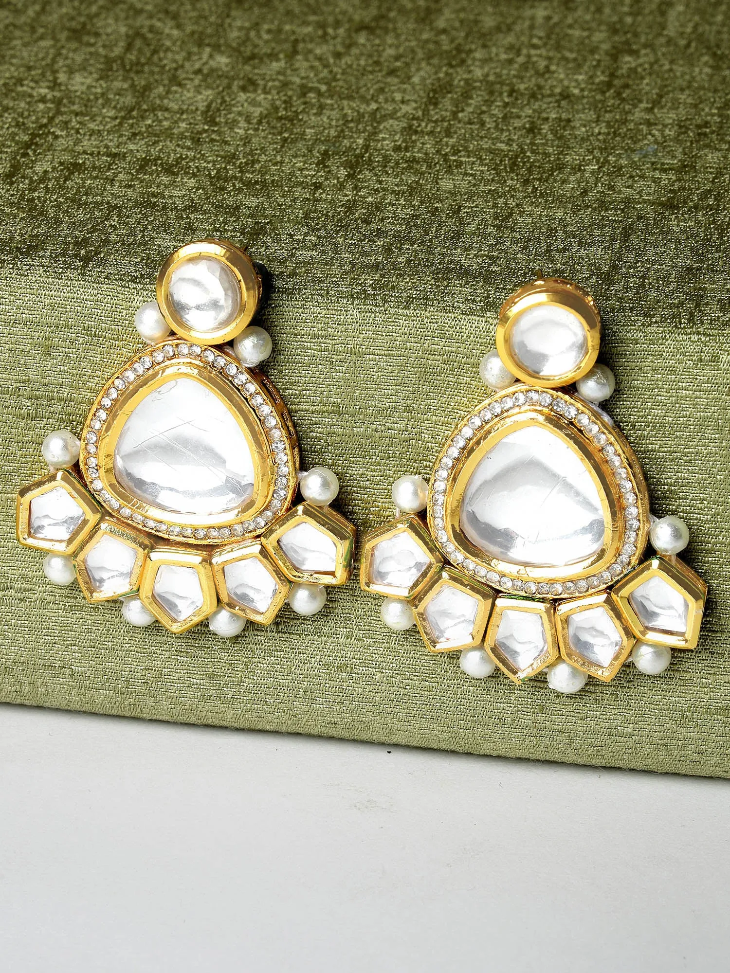 Karatcart Golden Triangle Polki Kundan Dangler Earrings for Women