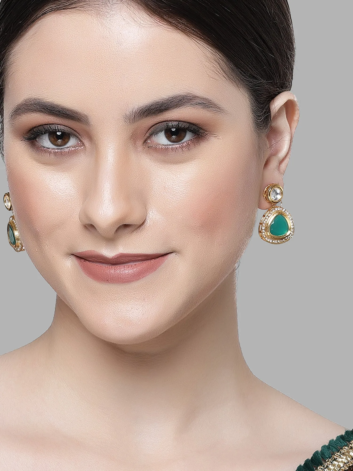 Karatcart Green and Gold Set of 2 Polki Kundan Drop Earrings for Women