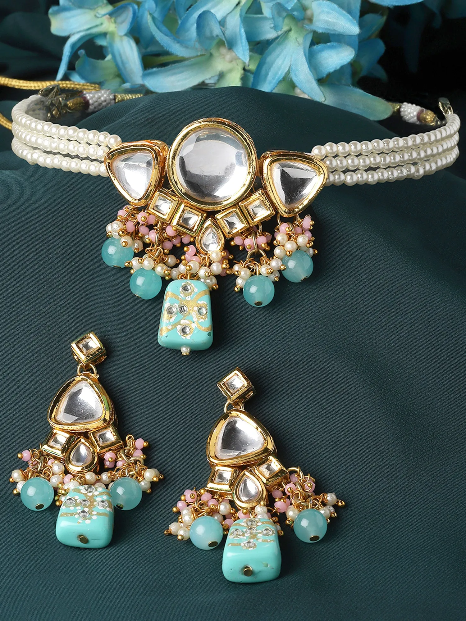 Karatcart Light Blue Tumble and Pearl Studded Polki Kundan Choker Necklace Set for Women