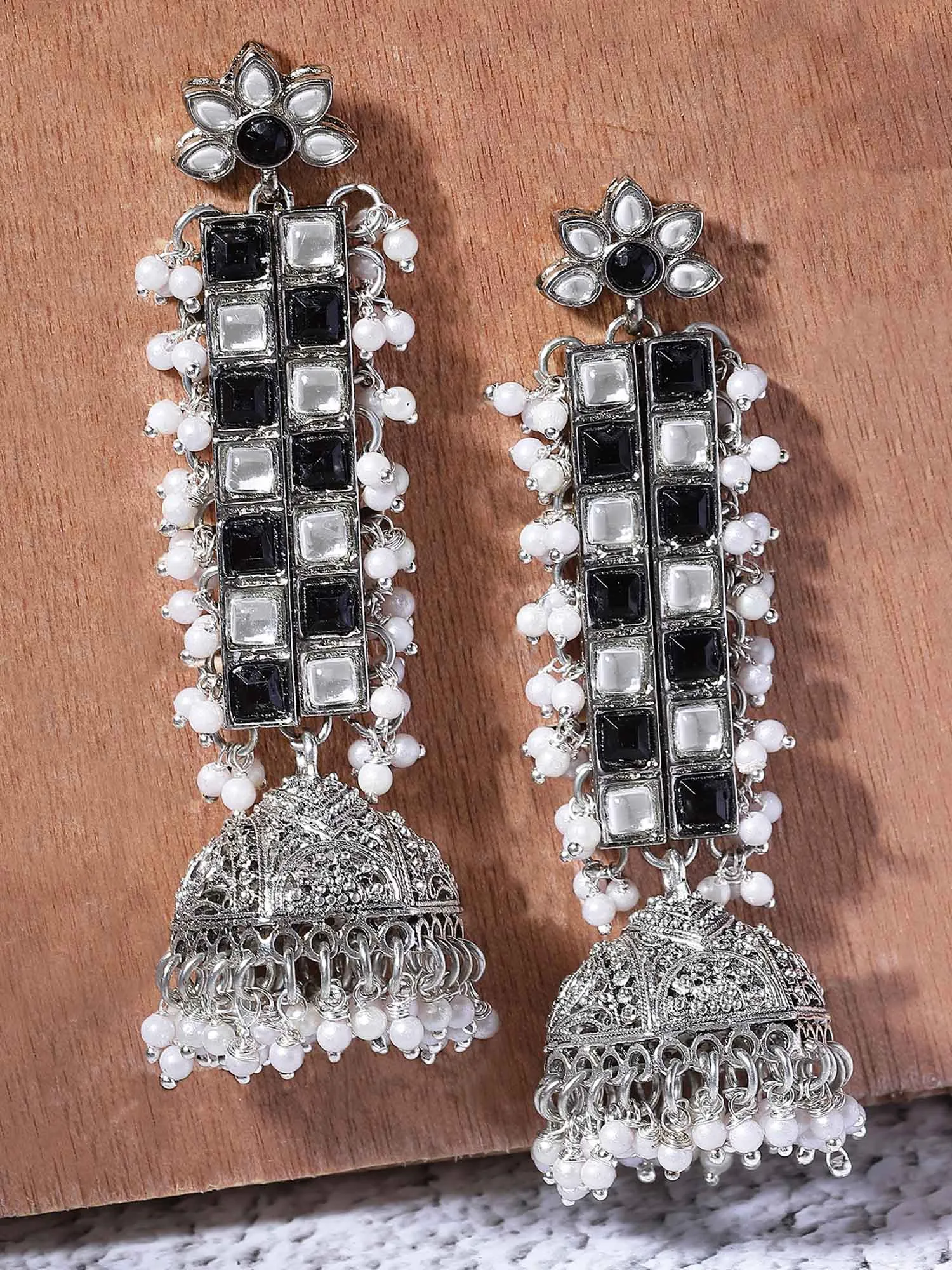 Karatcart Oxidised Silver Black and White Kundan Jhumki Drop Earrings for Women