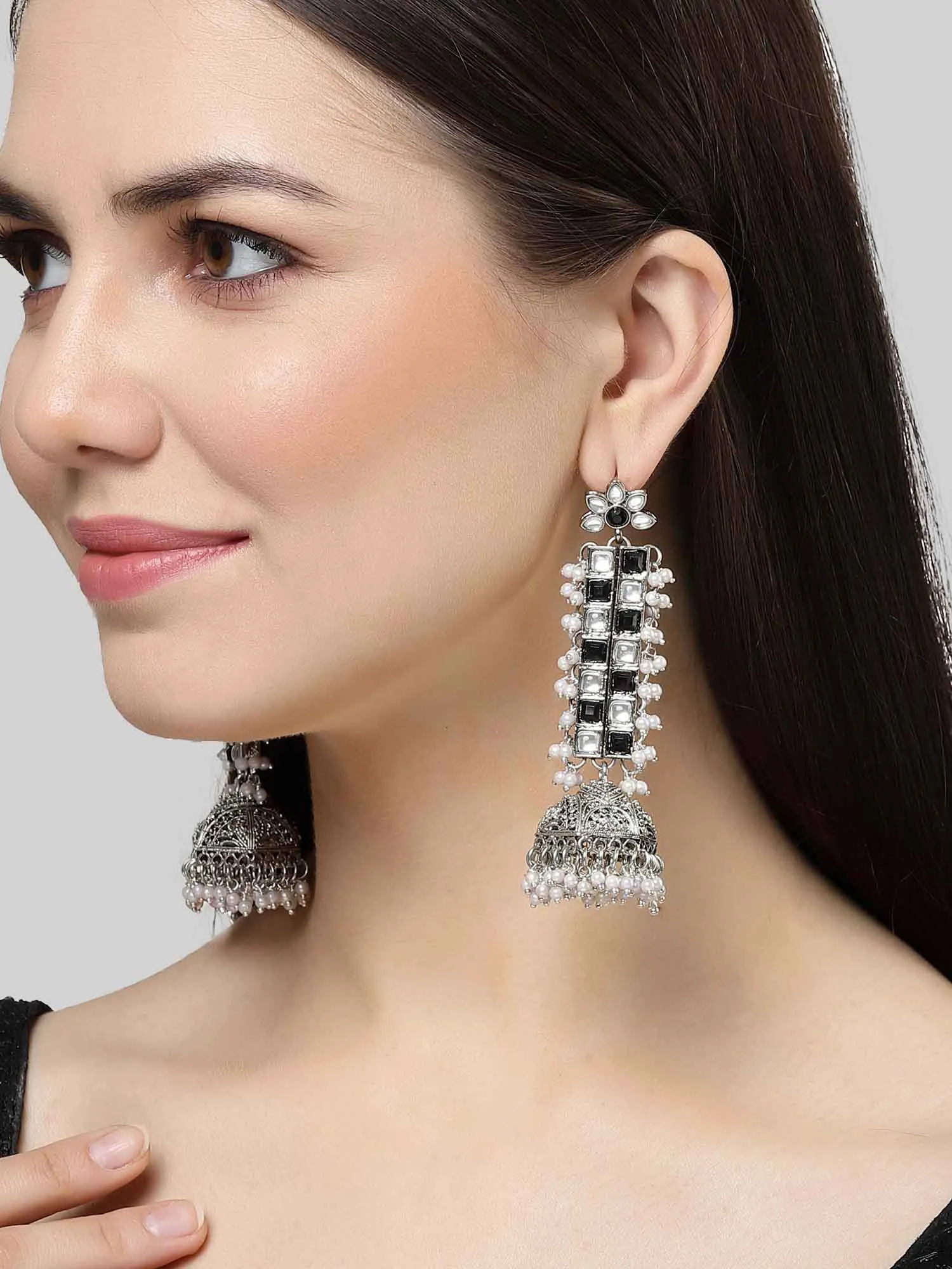 Karatcart Oxidised Silver Black and White Kundan Jhumki Drop Earrings for Women