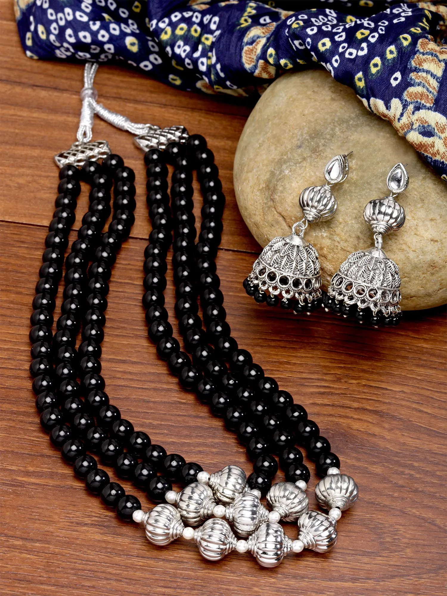 Karatcart Oxidised Silver Black Beads Kundan Necklace Set for Women