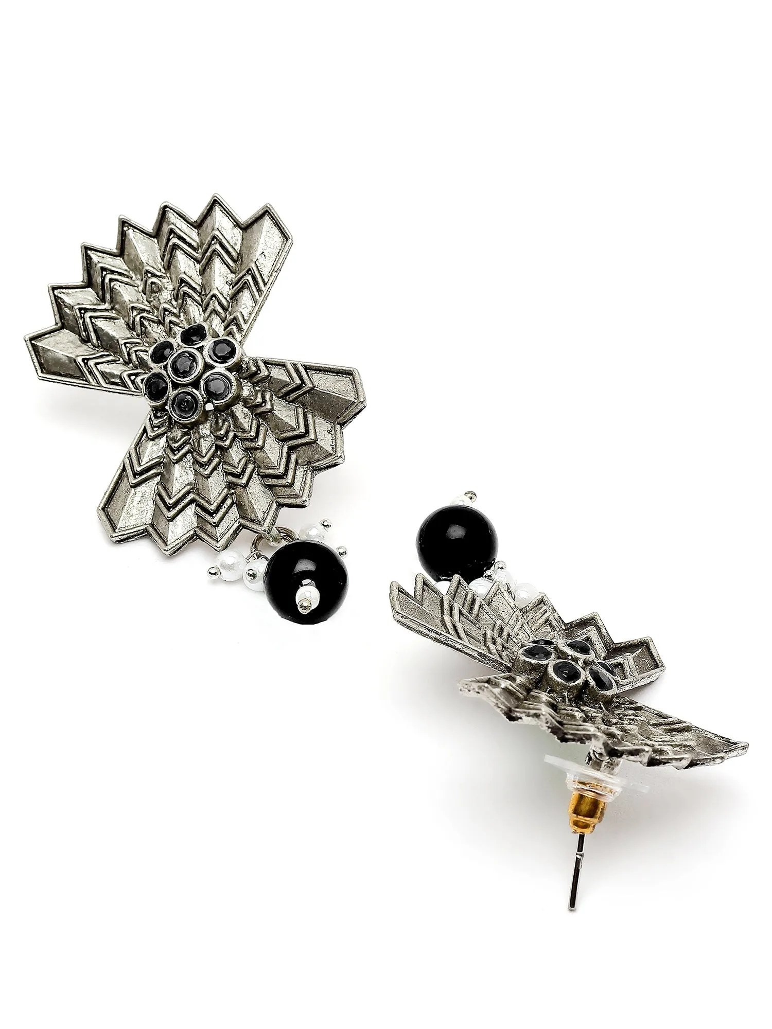 Karatcart Oxidised Silver Black Stone Stud Earring for Women