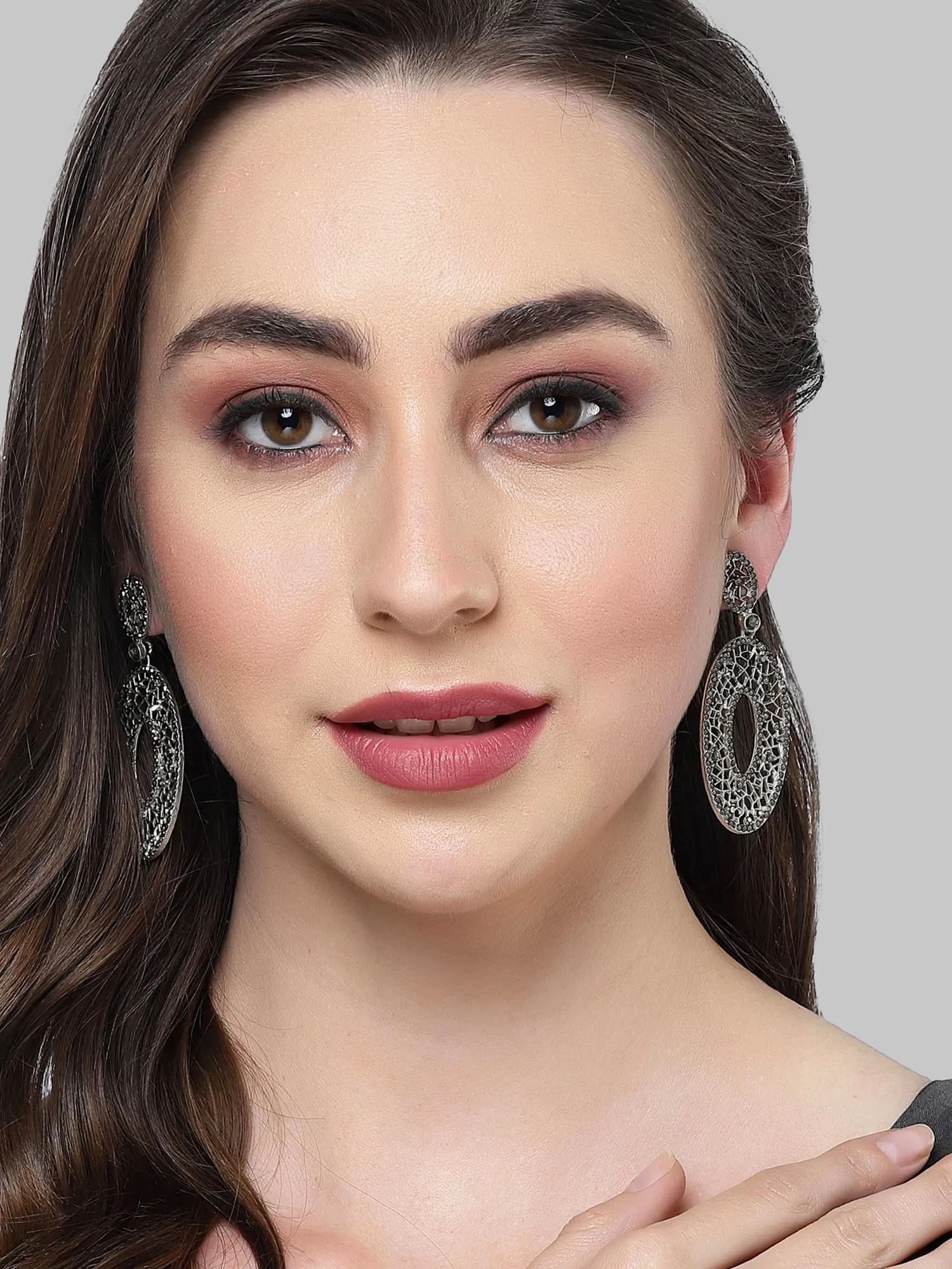 Karatcart Oxidised Silver Black Stone Studded Drop Earring for Women
