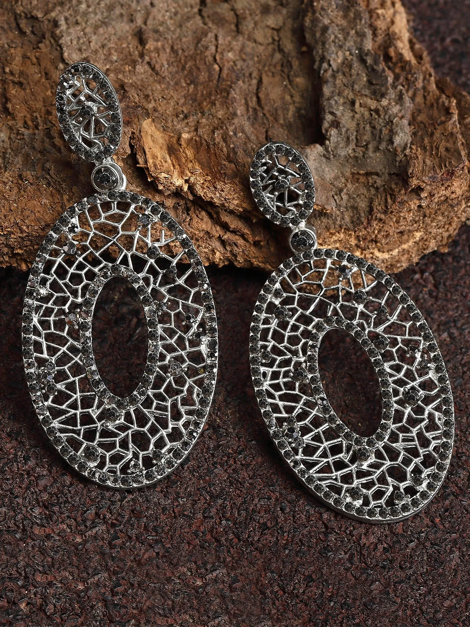 Karatcart Oxidised Silver Black Stone Studded Drop Earring for Women