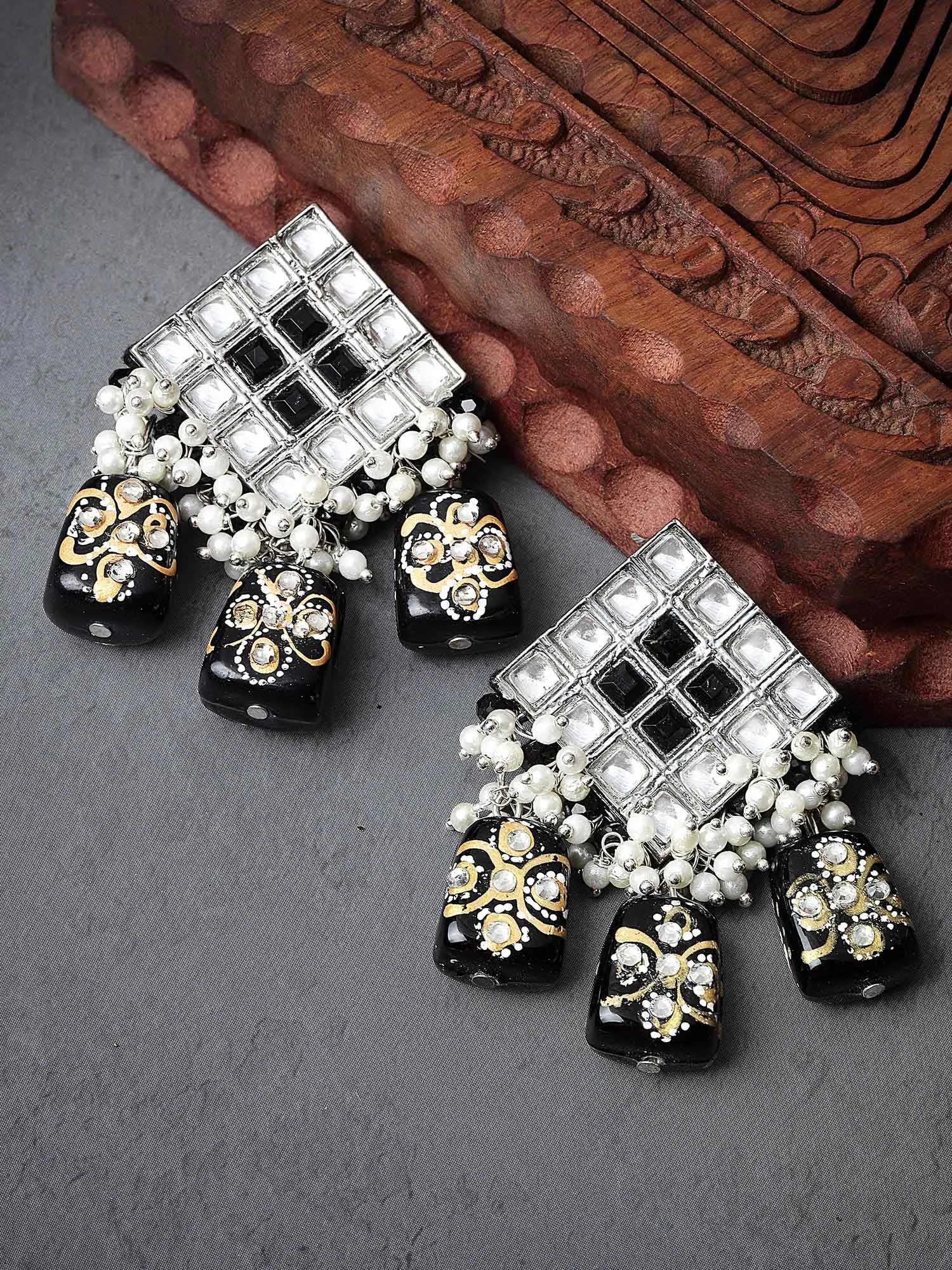 Karatcart Oxidised Silver Black Tumble Studded Diamond Shape Kundan Dangler Earrings for Women