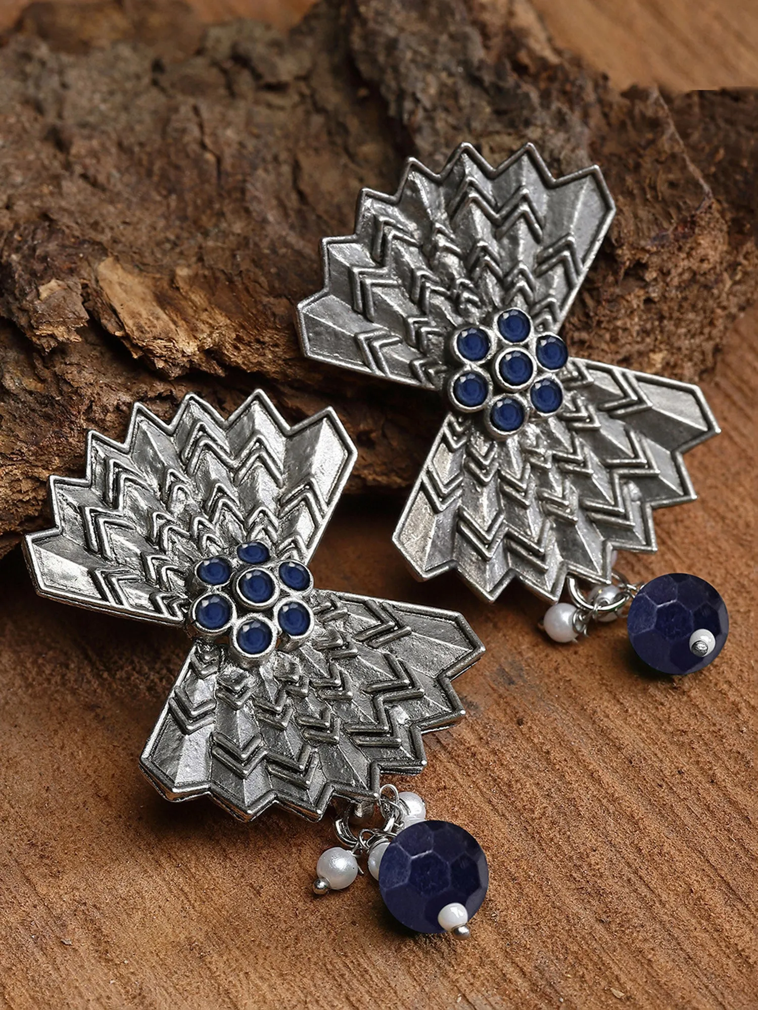 Karatcart Oxidised Silver Blue Stone Stud Earring for Women