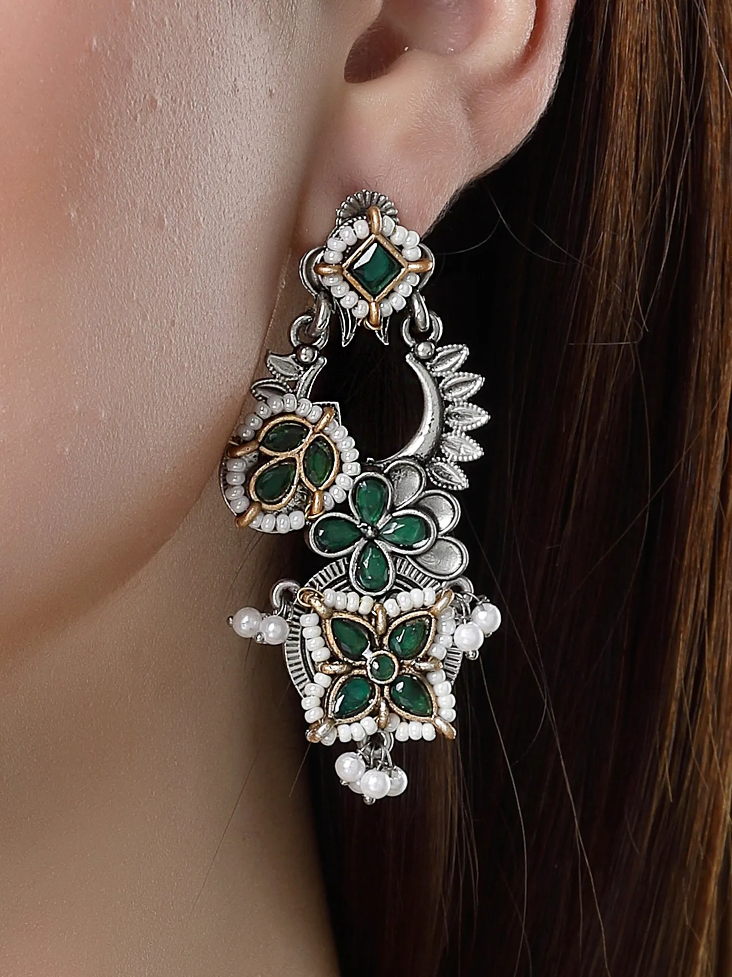 Karatcart Oxidised Silver Green Kundan Drop Earrings for Women