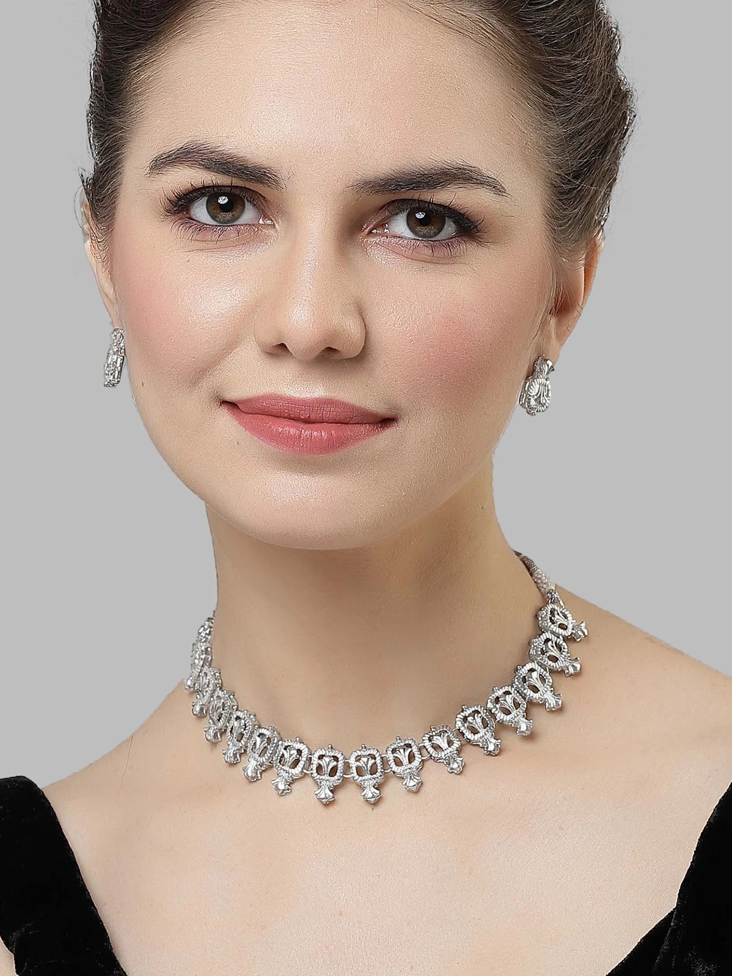 Karatcart Oxidised Silver Plated Kundan Classic Necklace for Women