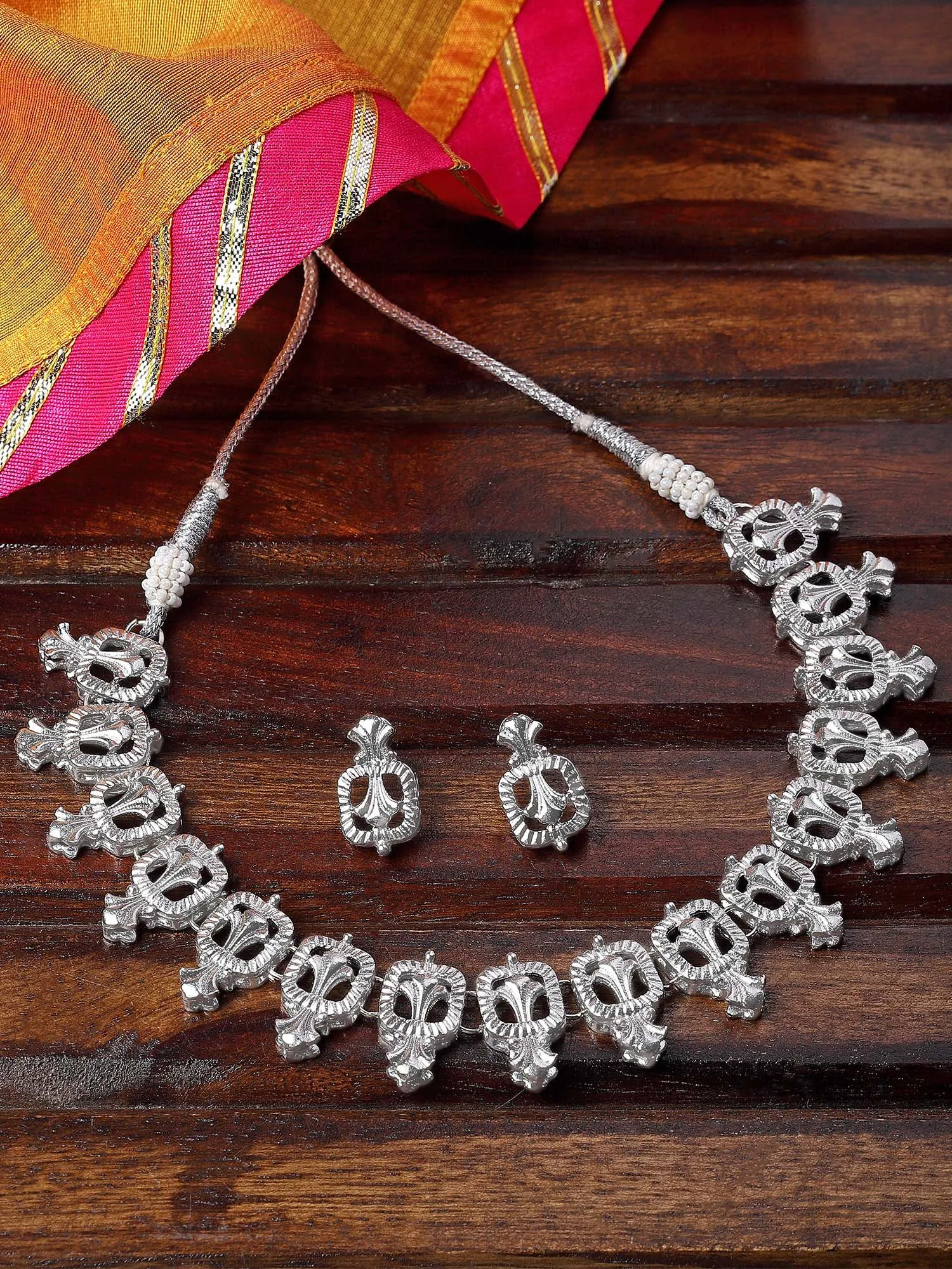 Karatcart Oxidised Silver Plated Kundan Classic Necklace for Women